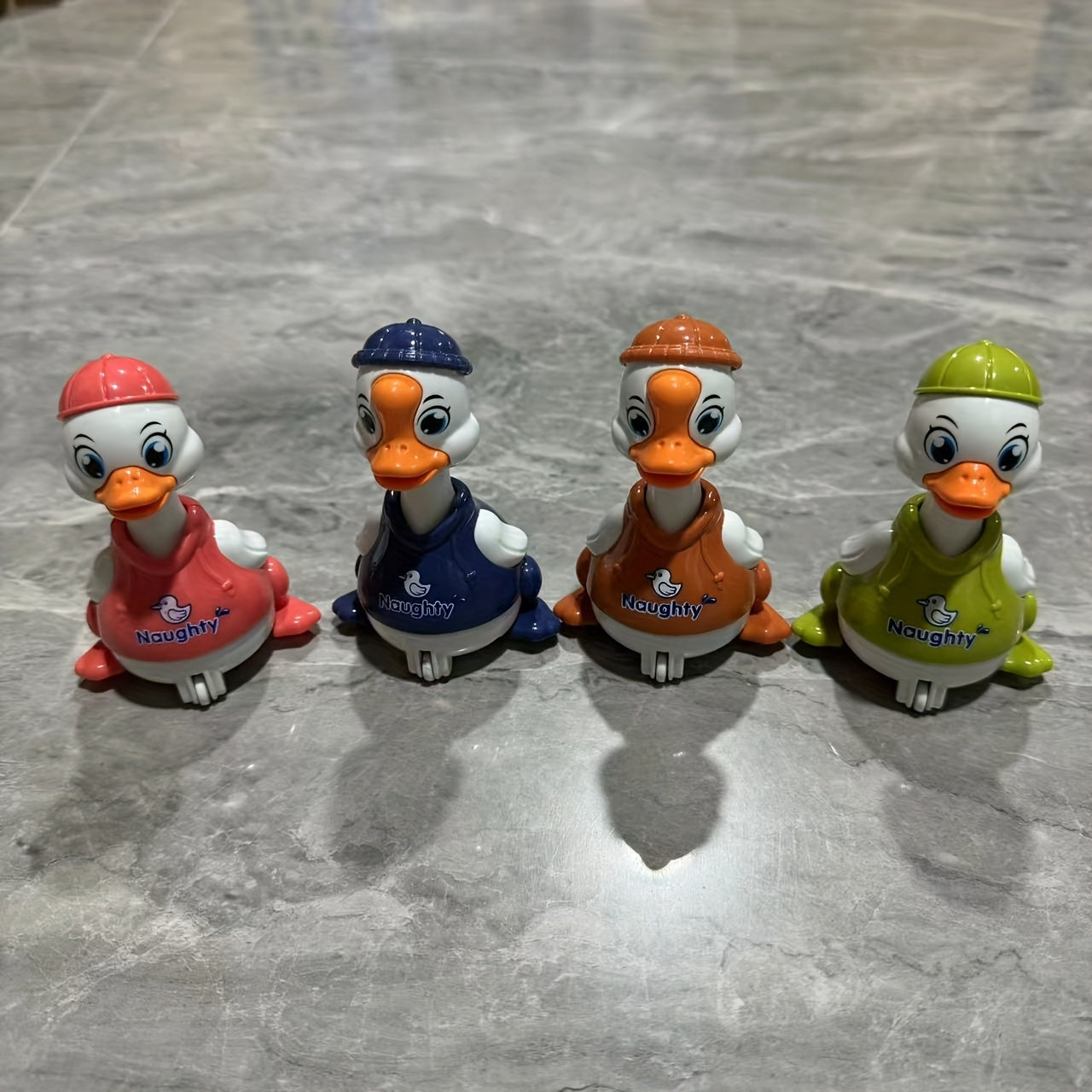 Bolalar uchun stress o'yinchoq o'rdak, batareya talab qilinmaydi, bosish bilan yuradi, bolalar uchun 0+ yoshda, turli ranglarda