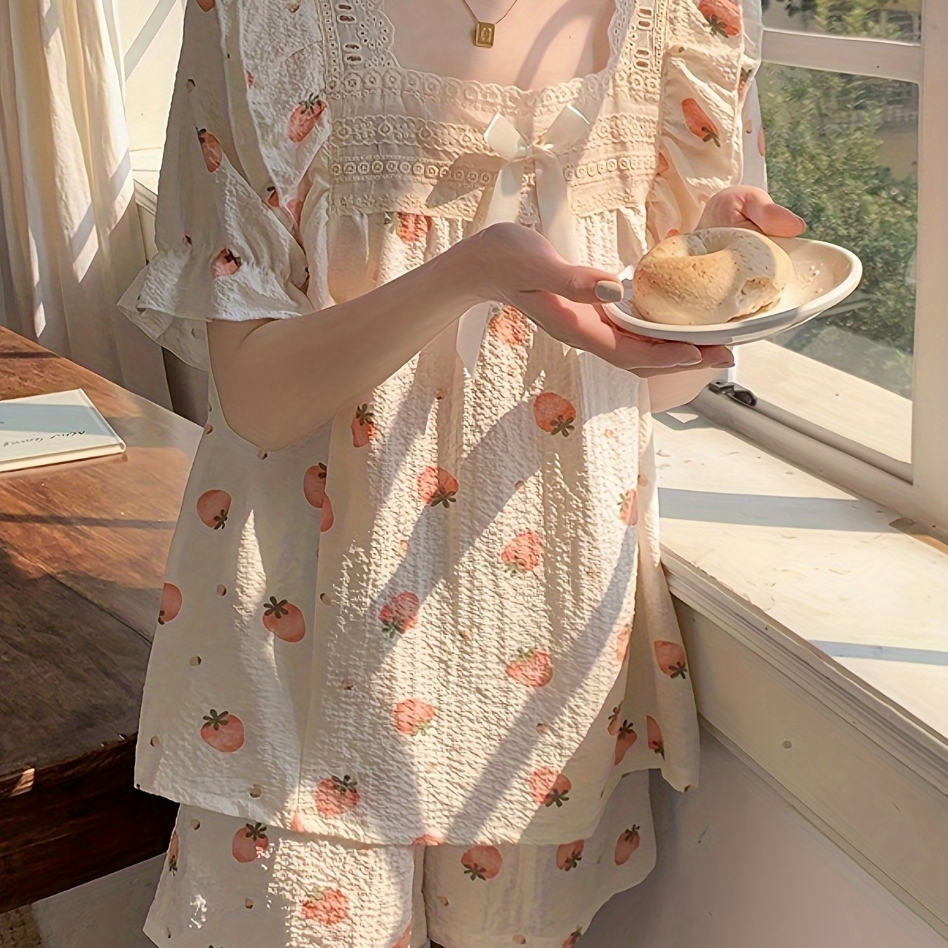 Conjunto de pijama de verano para mujer con top de manga corta y pantalones cortos con estampado de fresas y flores de poliéster sueño