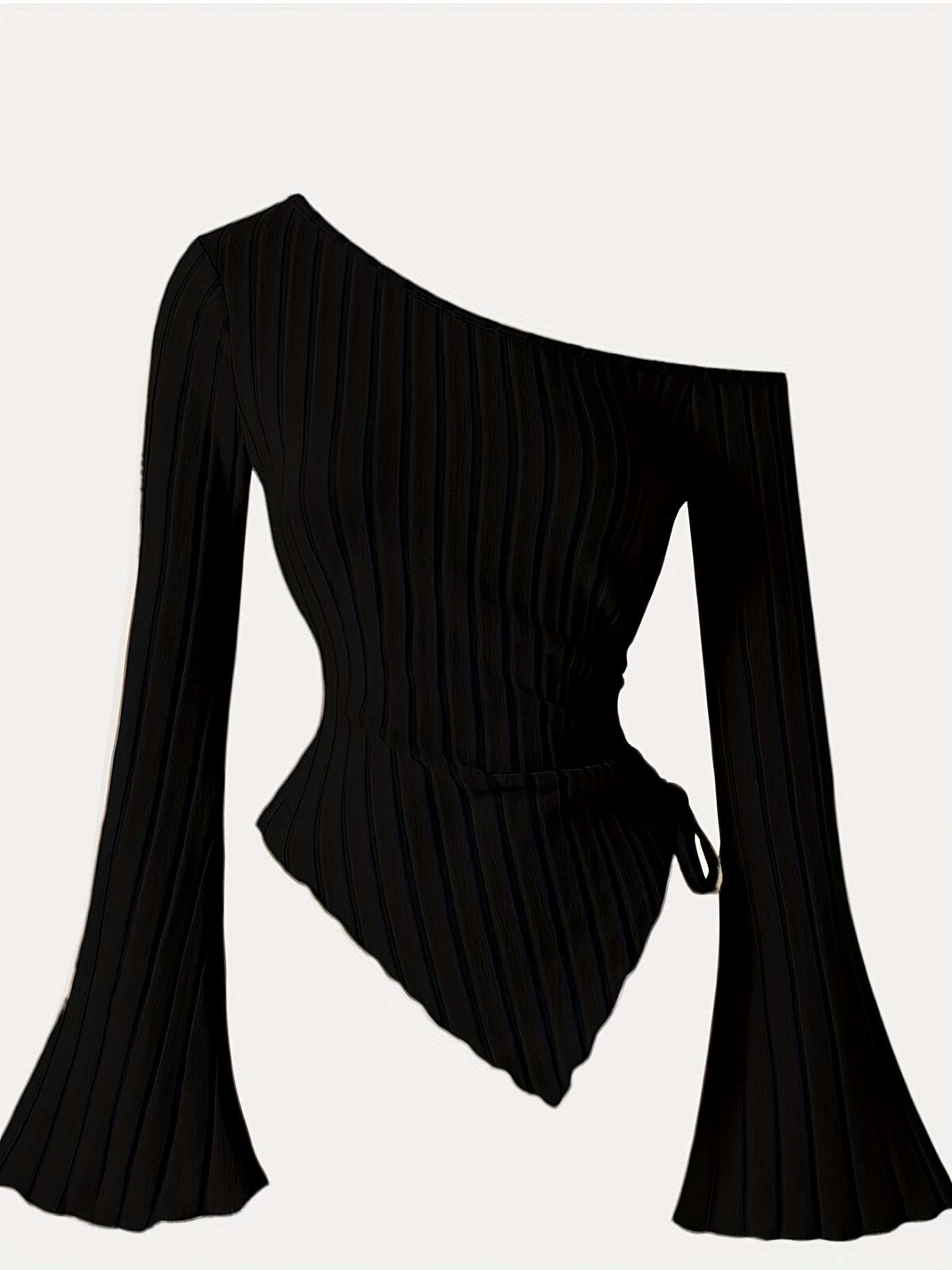 Camiseta de mujer con hombro descubierto, dobladillo asimétrico y mangas acampanadas de punto de poliéster de estiramiento medio