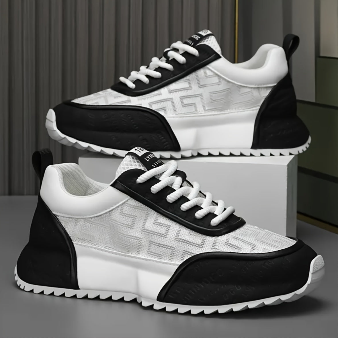 Men's Casual Breathable Non-Slip Fabric Sneakers with Lace-Up Closure