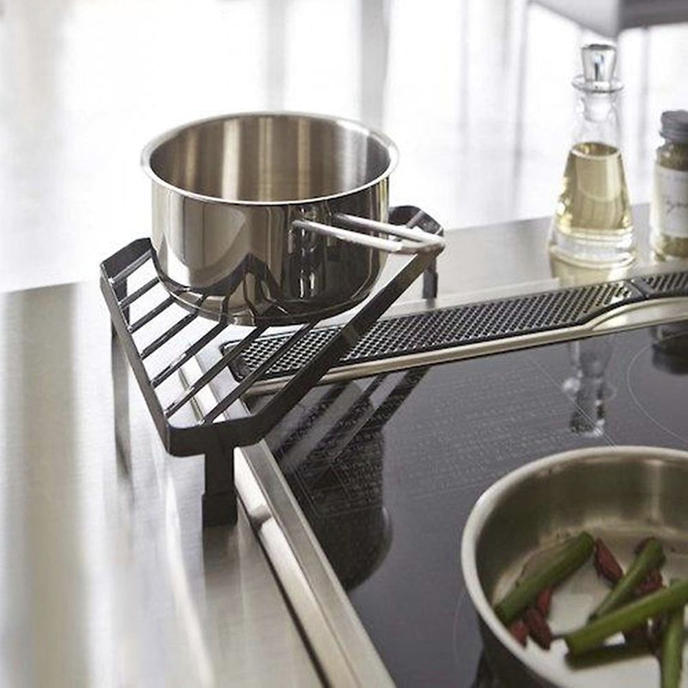 Triangle Cast Iron Pot Stand for Kitchen Countertops and Corner Floor Storage Heat-Resistant and Anti-Scald