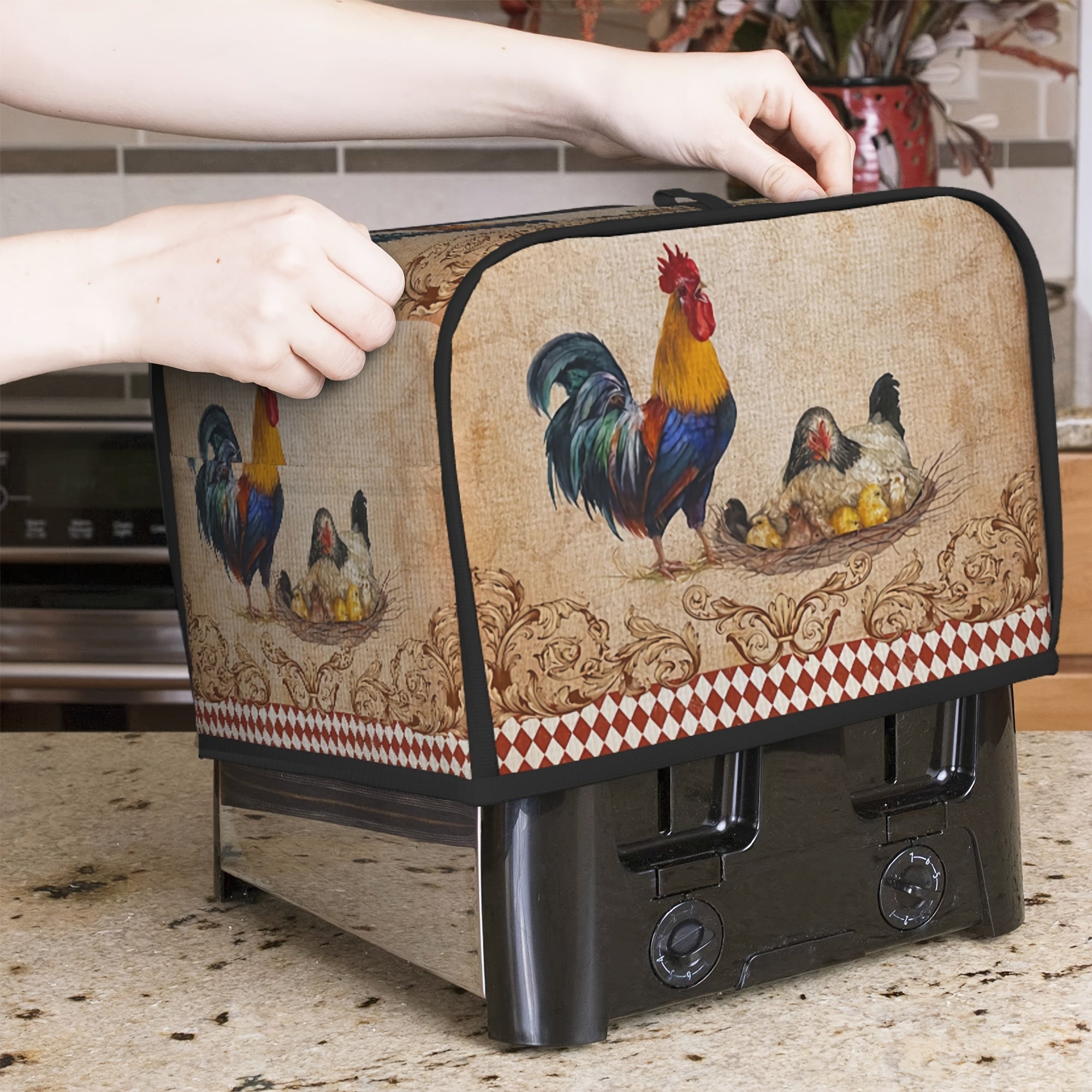 Bir dona Vintage Rooster Print Toaster Cover va ikki dona Wide Slot Toaster Cover. Ushbu zamonaviy qopqoqchalar kichik oshxona jihozlaringizni himoya qilish va ularni toza saqlash uchun mo'ljallangan. Ular tozalash uchun oson va sizning