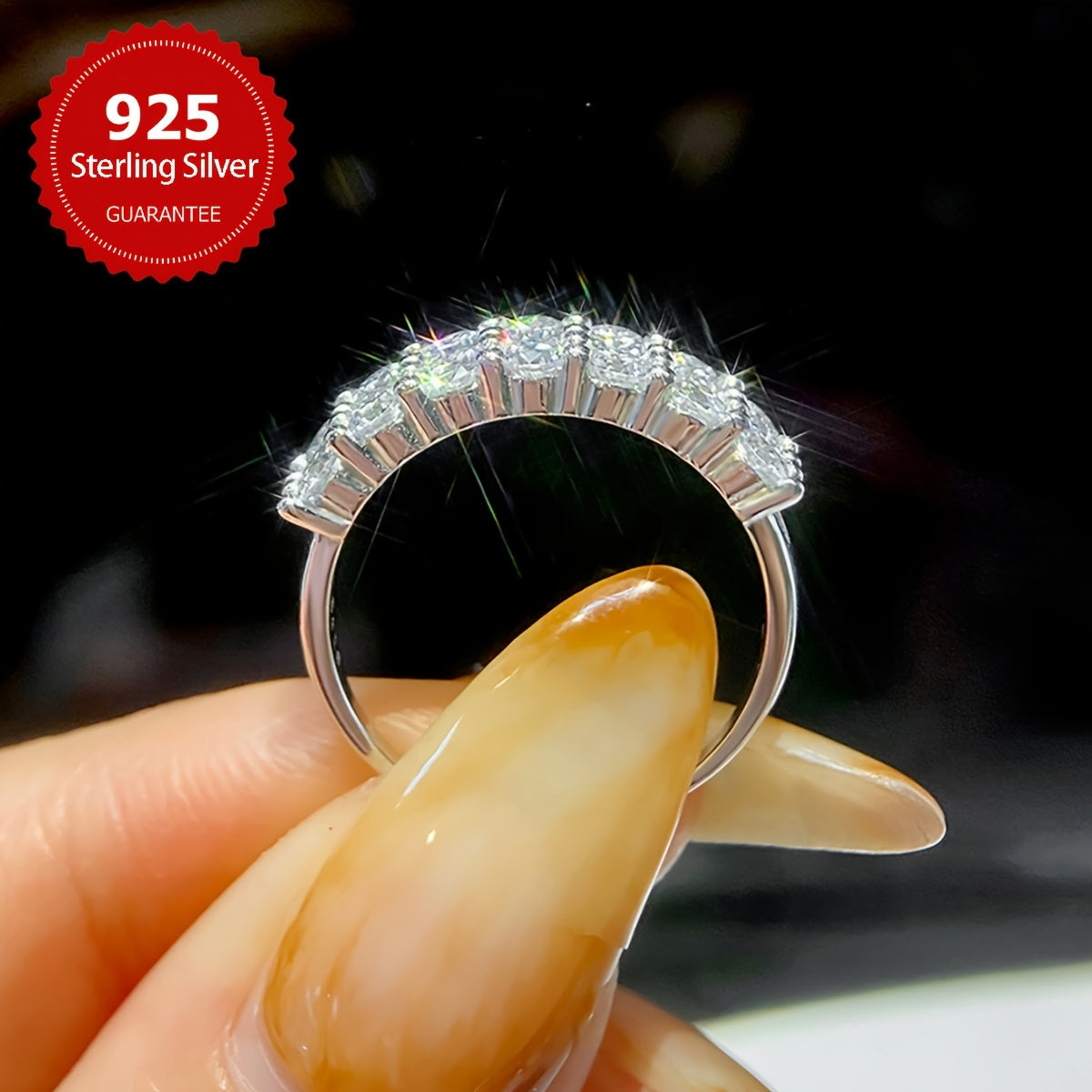 Один экземпляр обручального кольца с бриллиантом Моиссанит двойного ряда шириной 3 мм, с камнями Моиссанит весом 0,1 карата, в общей сложности 1,4 карата. Изготовлено из серебра S925, с весом около 2,9 г для размеров 5, 6, 7, 8 и 3,15 г для размера 9.