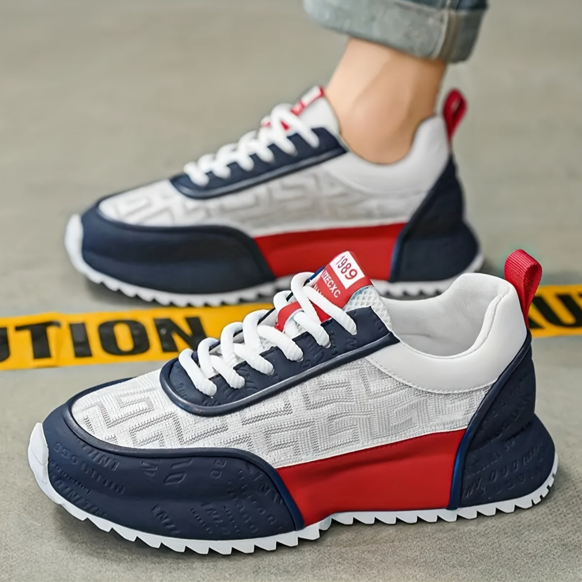 Men's Casual Breathable Non-Slip Fabric Sneakers with Lace-Up Closure