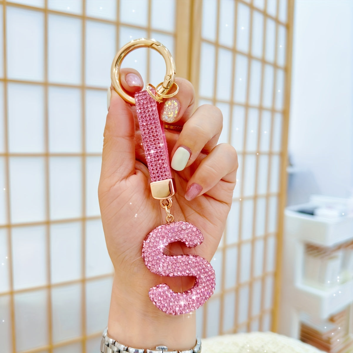 Llavero personalizado con inicial rosa, colgante de aleación con rhinestones para mujeres