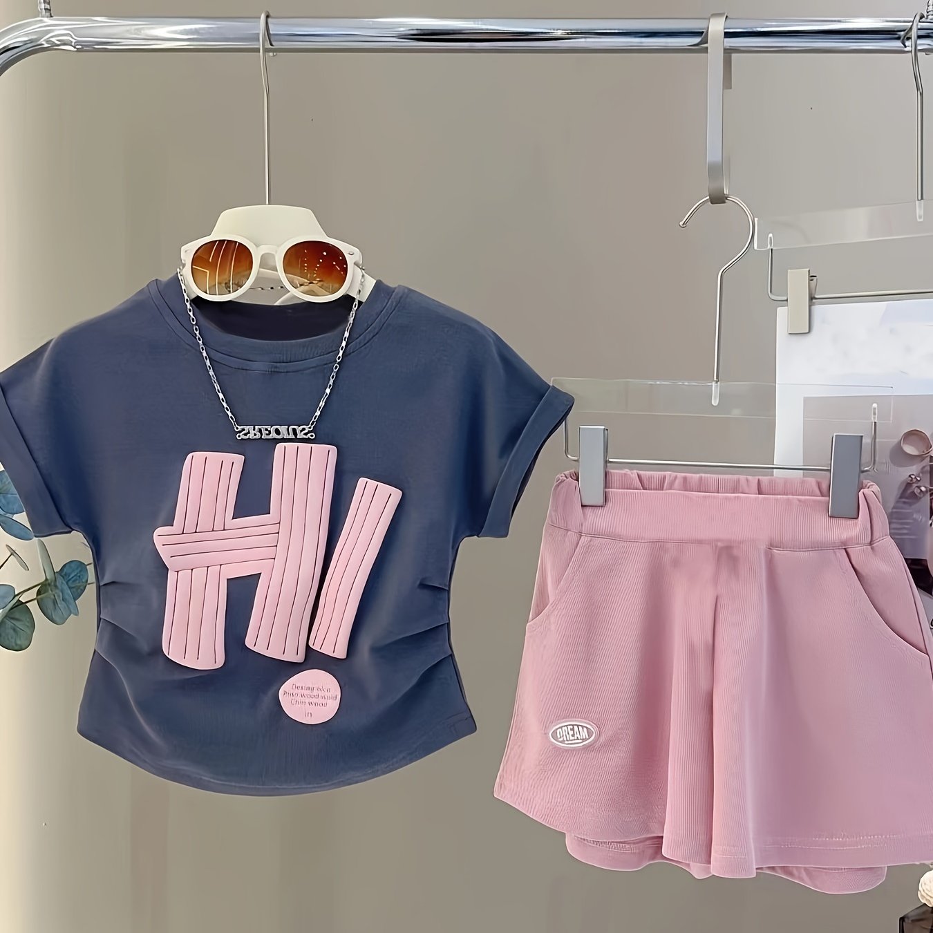 2 dona sport uslubidagi qizlar uchun paxta futbolka va shortikdan iborat ikki qismli to'plam, ochiq havoda tasodifiy kiyim uchun mukammal.