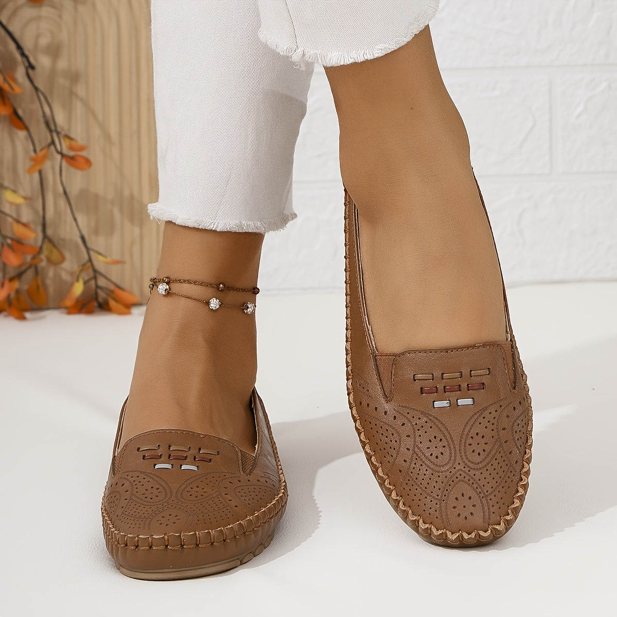 Ayollar uchun tekis poyabzal, bir rangli, kundalik, lazer bilan kiyiladigan, katta o'lcham