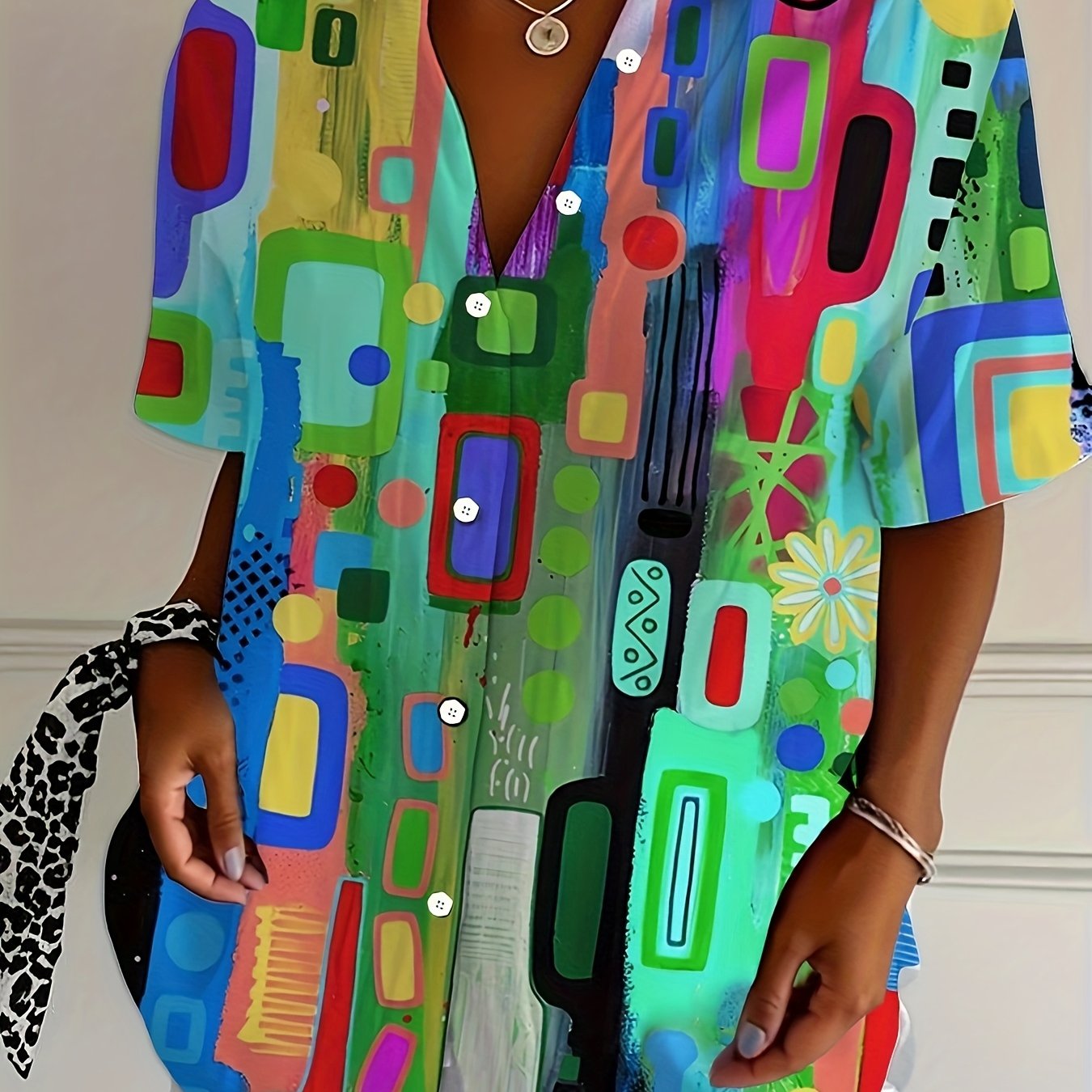 Plus o'lchamli ayollar uchun qisqa sleeve bluz, jonli raqamli bosma, rang-barang abstrakt