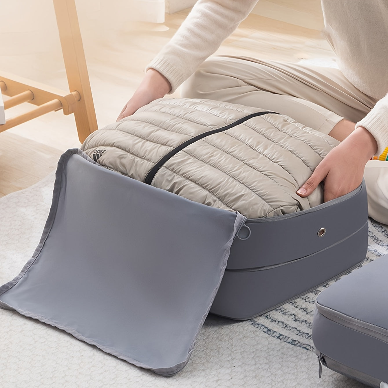 Ikki qatlamli katta sig'imli ko'p funksiyali jun kurtkasi va yostiq saqlash sumkasi