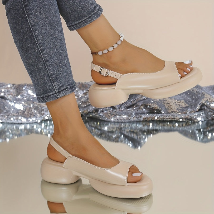 Yoz uchun yumshoq taglik va qulay blok to'pi bilan ayollar uchun nafis bir rangli bilakdan bog'langan sandallar.