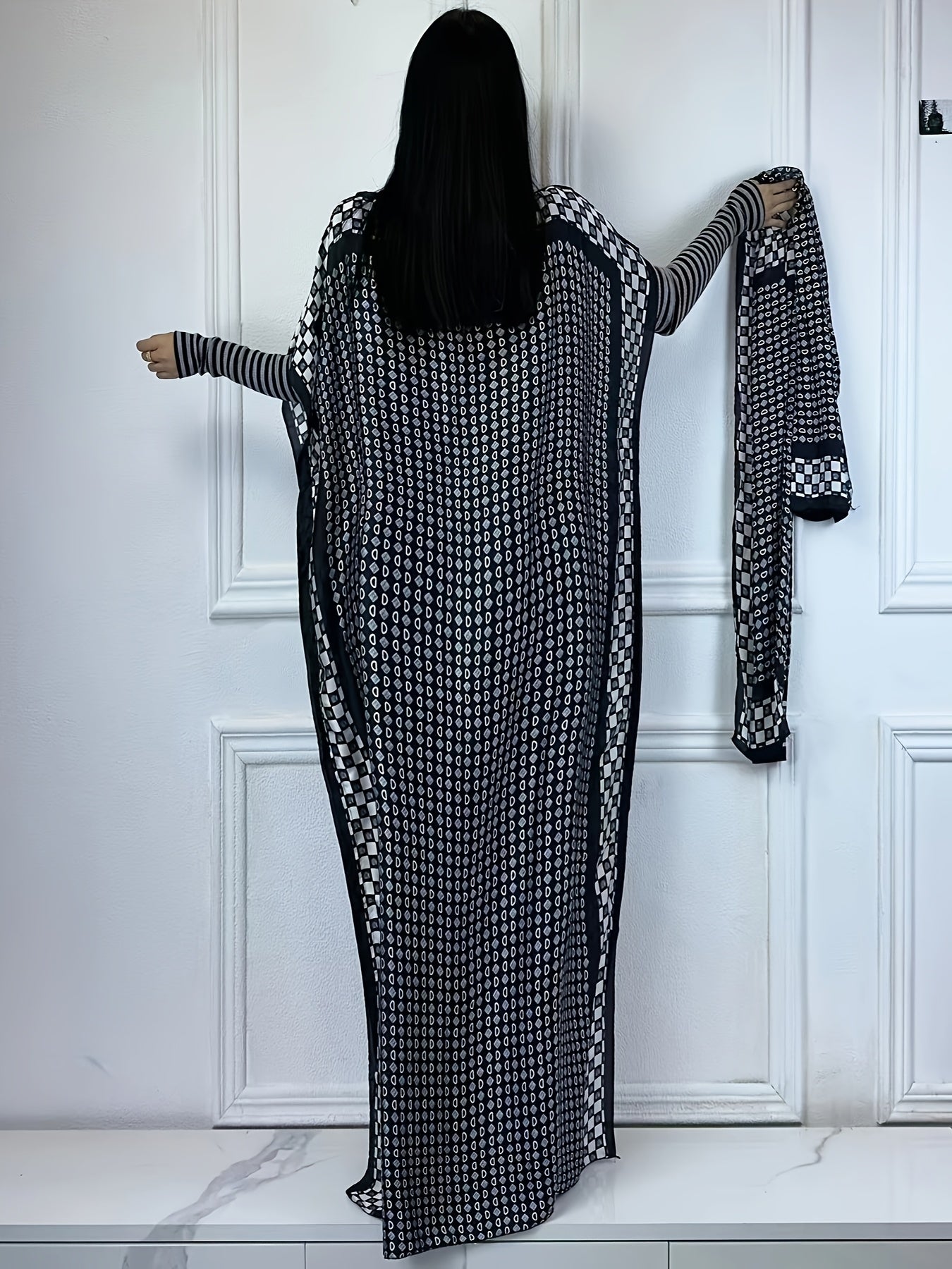 Women's Floral Print Maxi Abaya with Batwing Sleeves and Boat Neck