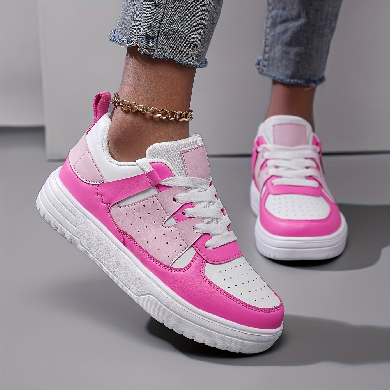 Women's Colorblock Casual Sneakers with Lace-Up Platform Sole for Walking and Running