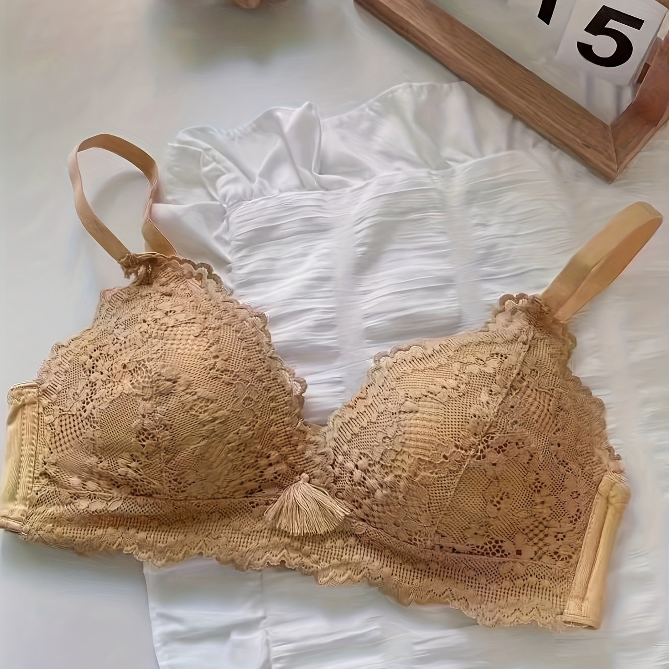 Women's Floral Lace Wireless Push-Up Bralette Breathable Comfortable