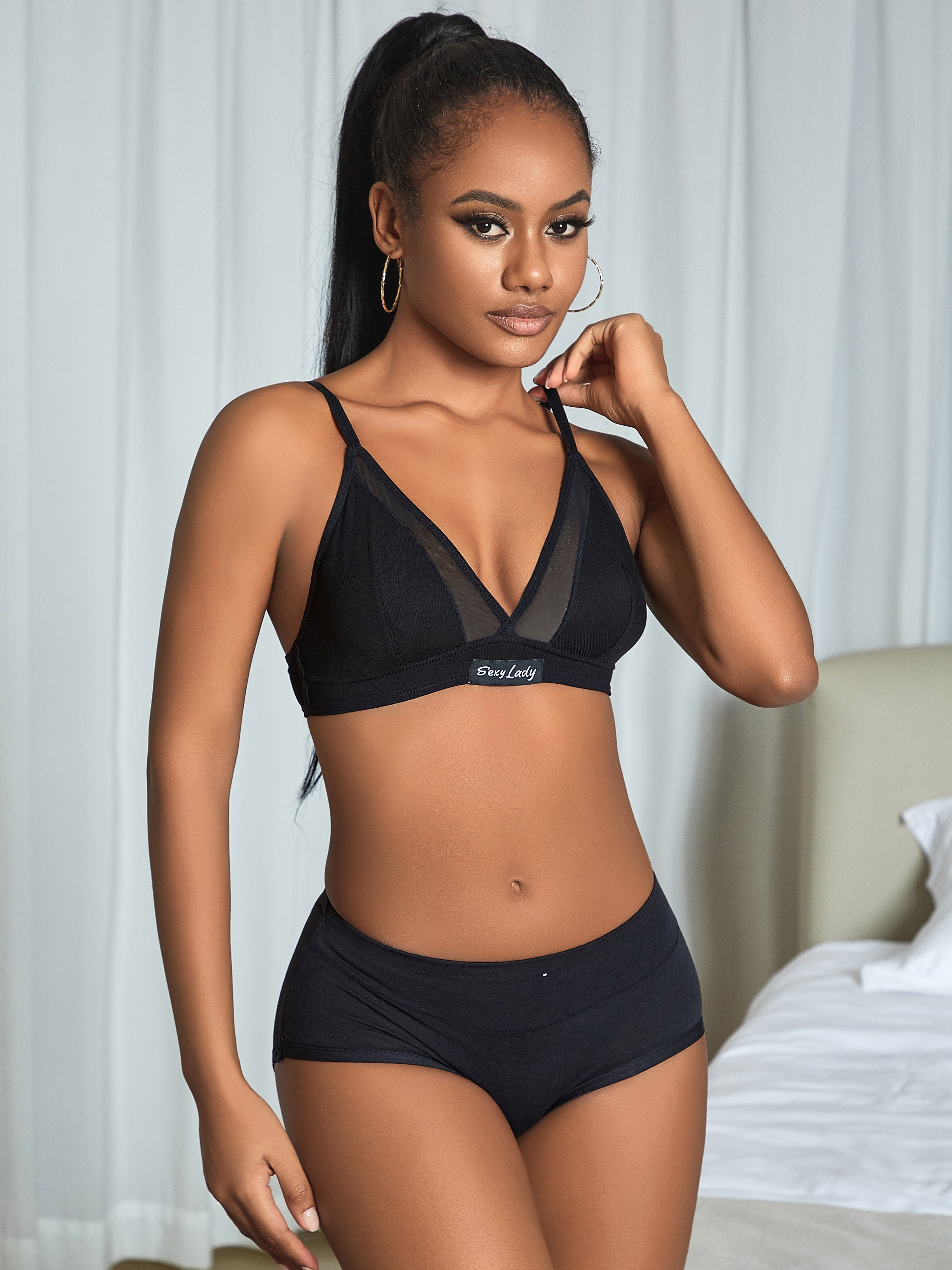 Women's Seamless High-Elasticity Black Bra with Breathable Mesh V-Neck and Soft Viscose Elastane Fabric