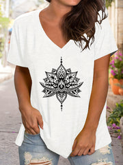 Camiseta de manga corta con escote en V y estampado de loto para mujer de tallas grandes