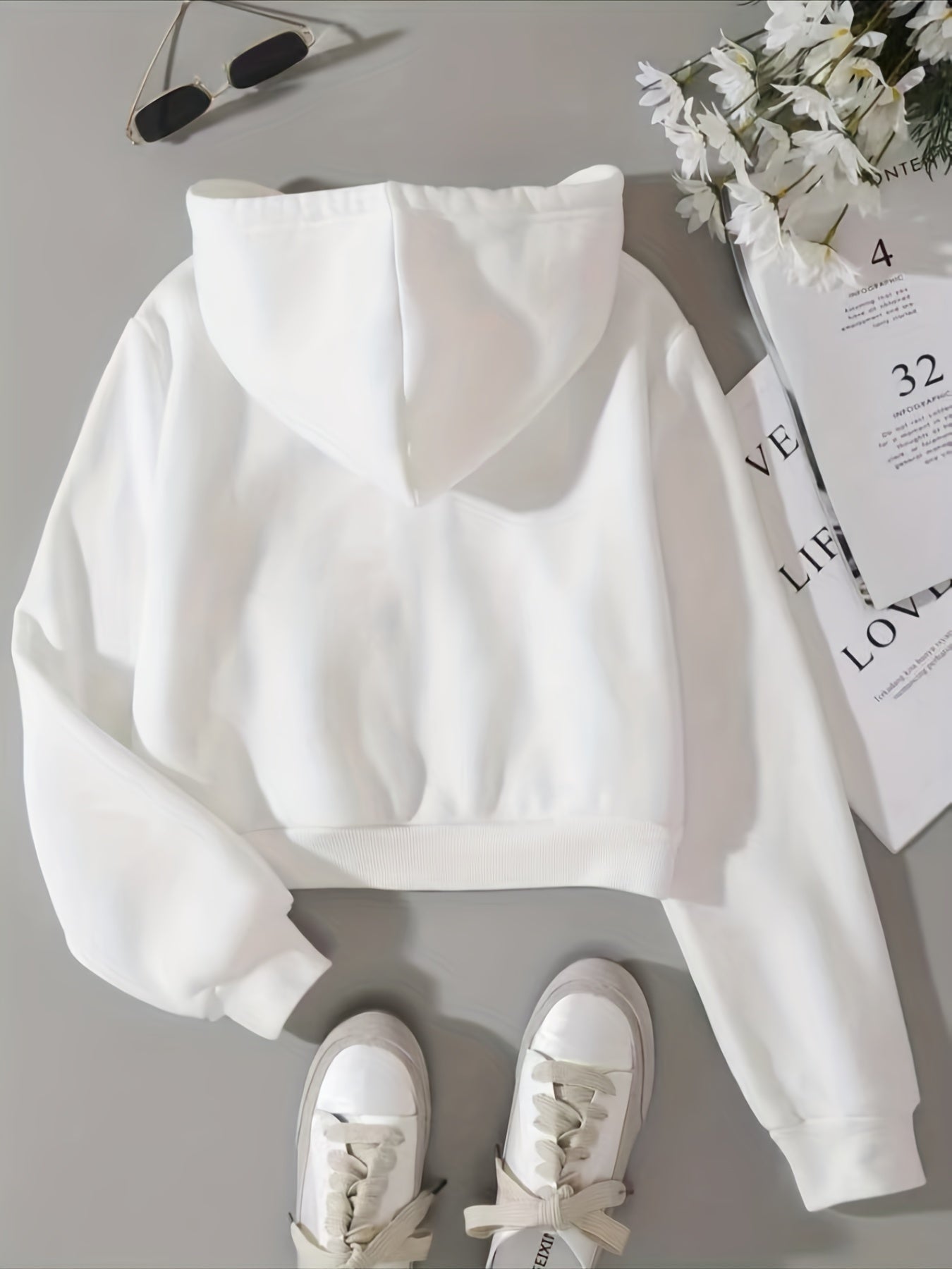 Termal astar va uzun yenglari bilan tortishishli zip-up qirq kofta, oldida cho'ntak mavjud.