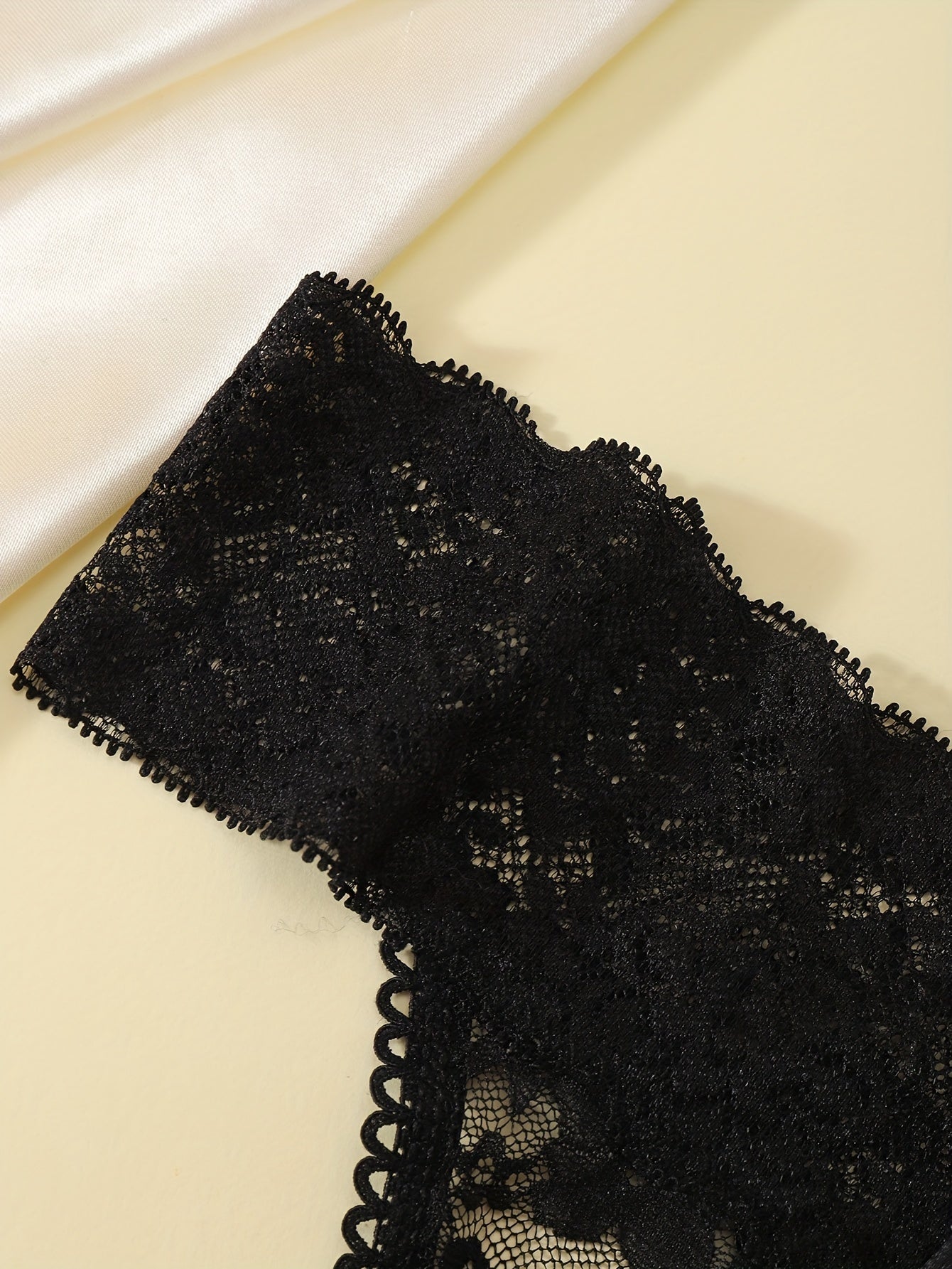 Women's Floral Lace Thong Panties Low-Rise Seamless Nylon Underwear