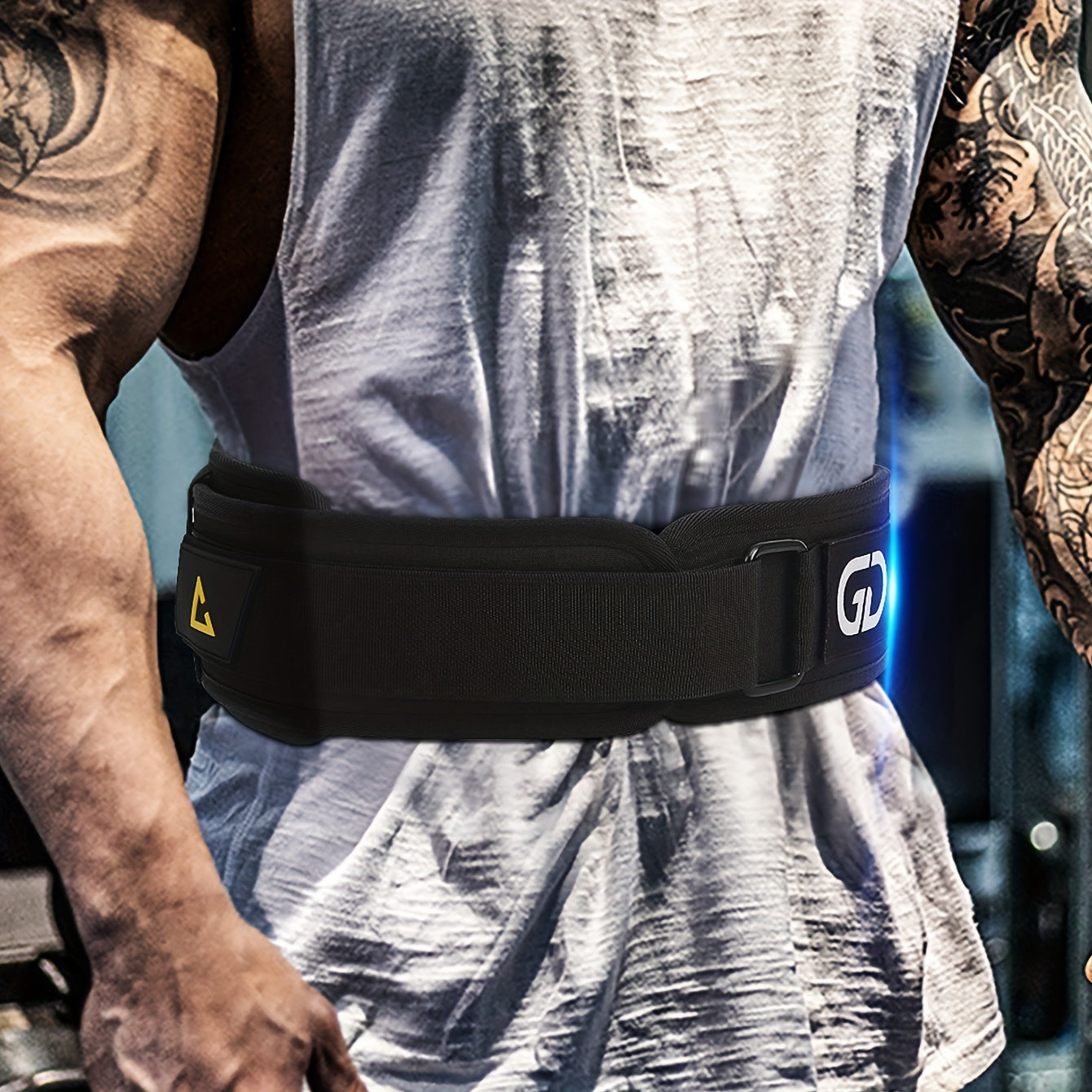 Sport zalida fitness mashg'ulotlari va og'irlik ko'tarish uchun quvvat ko'tarish belbog'i.