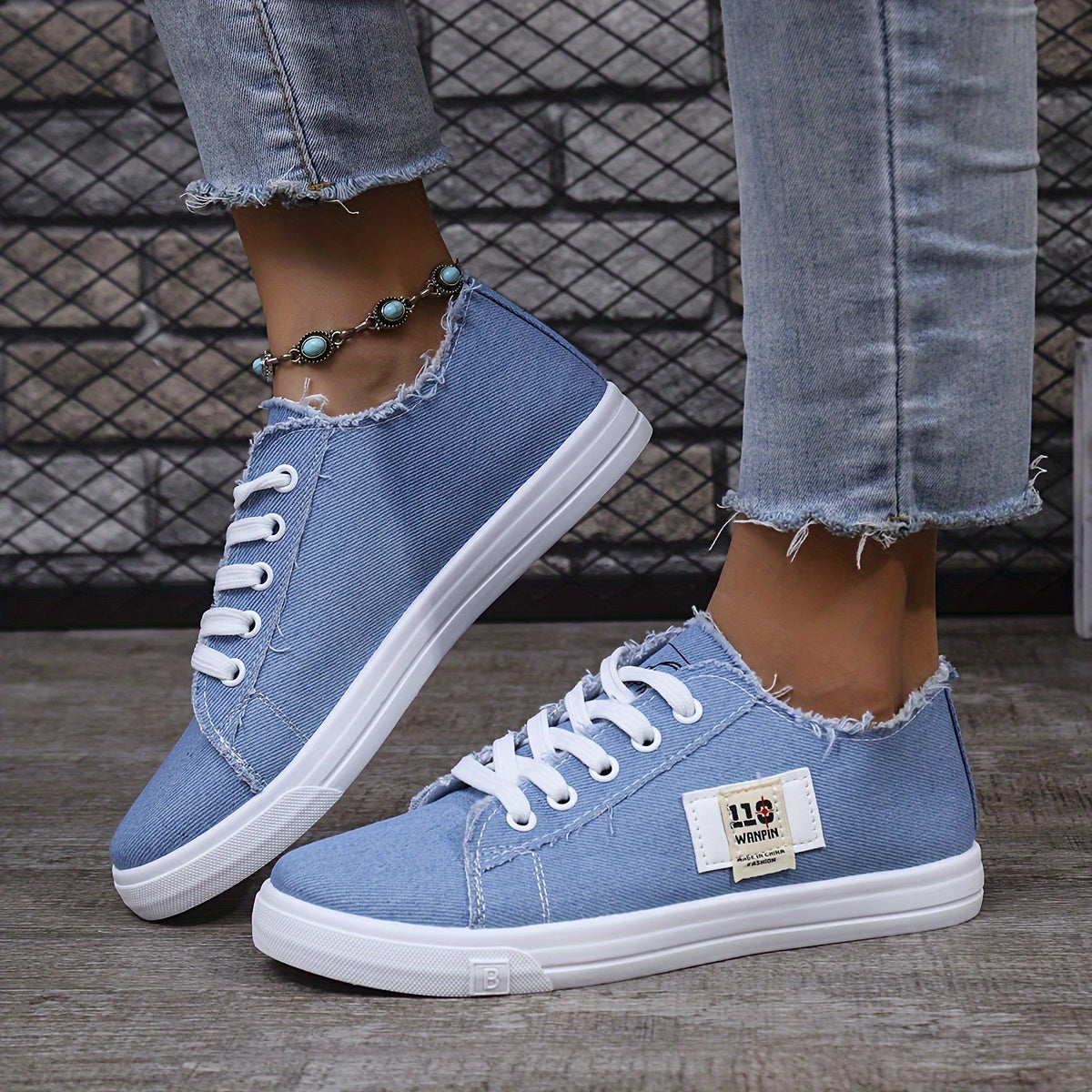 Women's Casual Low-Top Lace-Up Sports Shoes in Solid Color