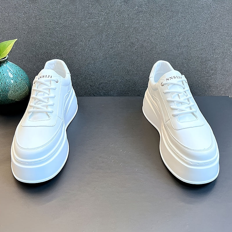 Erkaklar uchun oq platforma krossovkalari, yumshoq, nafas oladigan, qalin taglik, bog'ichli dizayn, dumaloq barmoq, kauchuk taglik, PVC ichki taglik, tasodifiy kiyim uchun ideal.