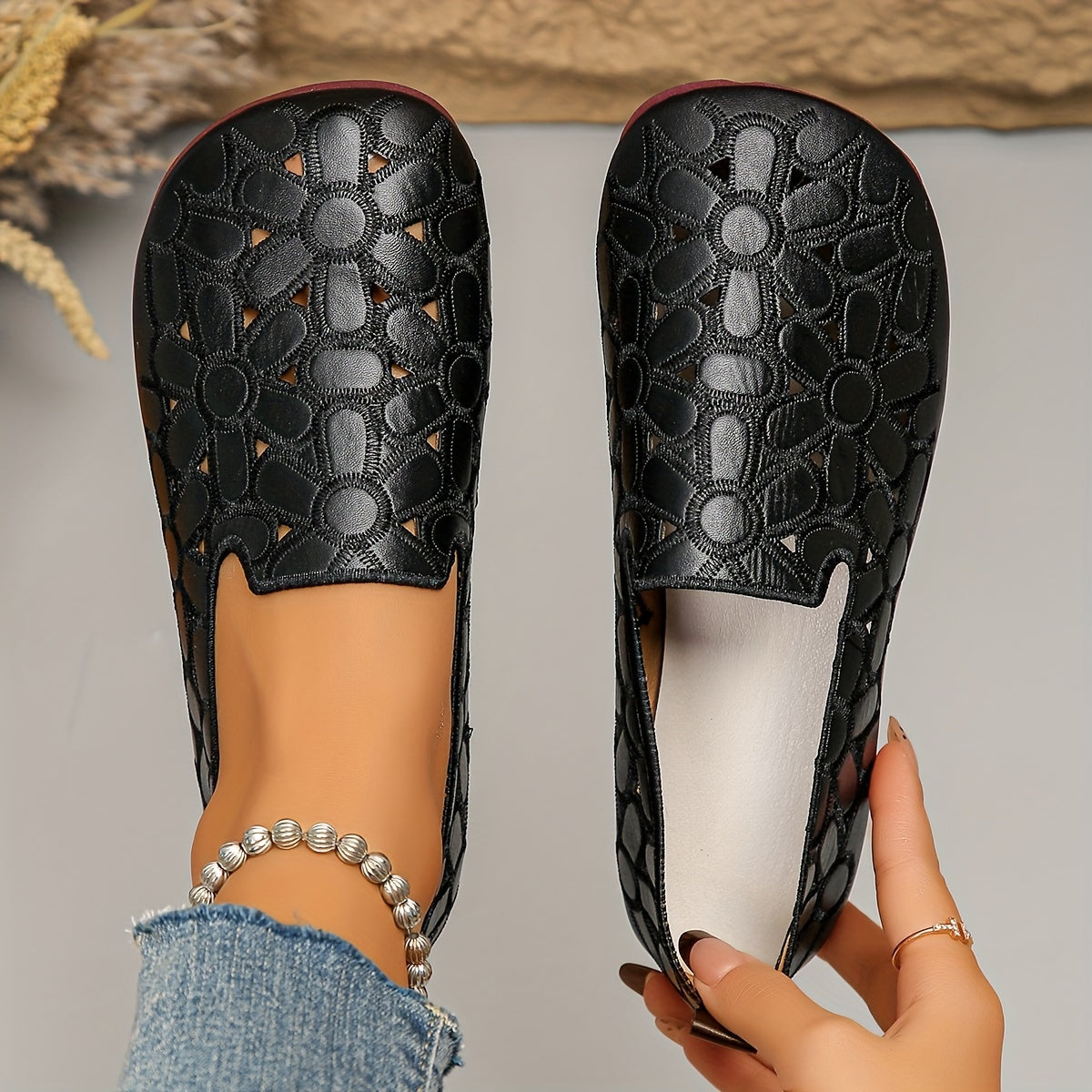 Zapatos planos transpirables con bordado floral y corte en mujer