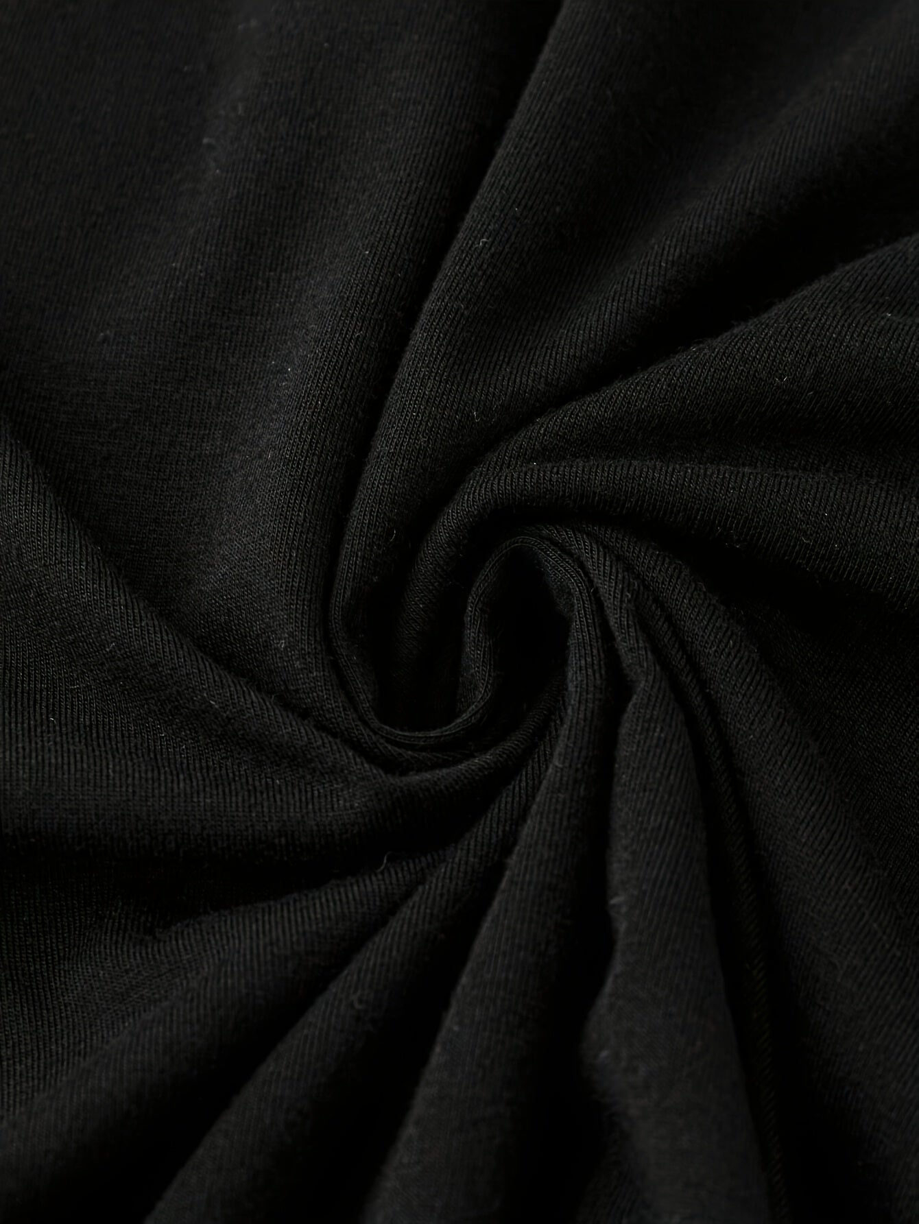 Women's Plus Size Black Daisy Print Casual T-Shirt with Breathable Fabric