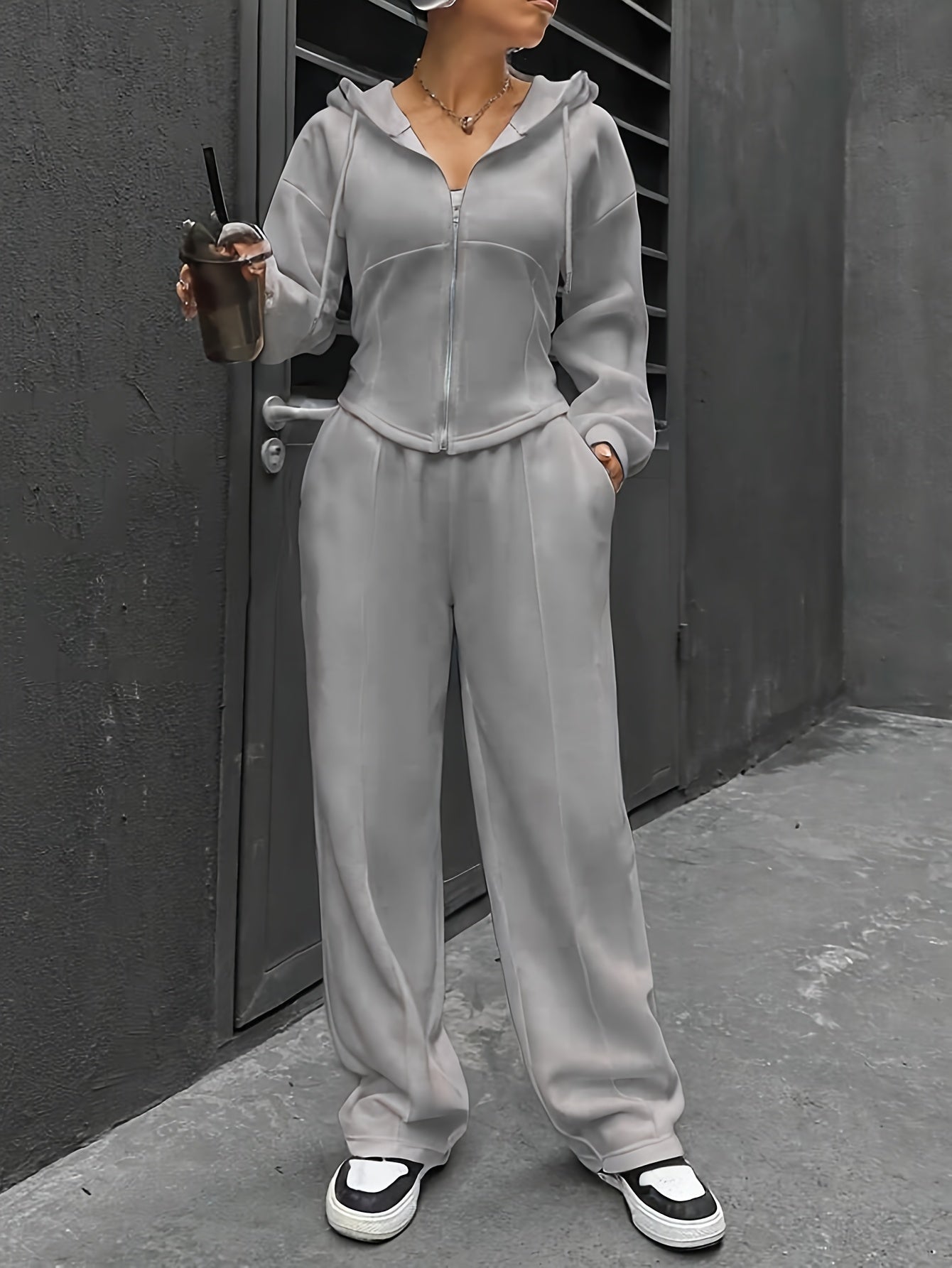Conjunto elegante de chándal con capucha para mujer en tela de punto de poliéster sólido para primavera y otoño
