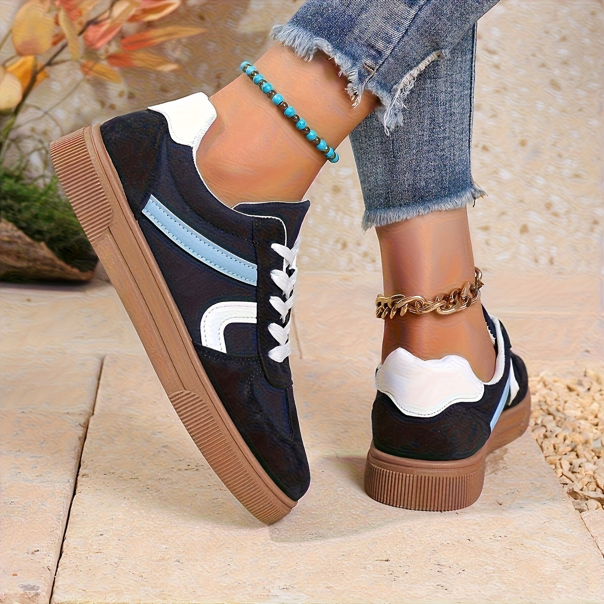 Ayollar uchun nafas oluvchi pastki sport poyabzali, shokni yutuvchi rezina taglik va pushti/ko'k aksentlar bilan