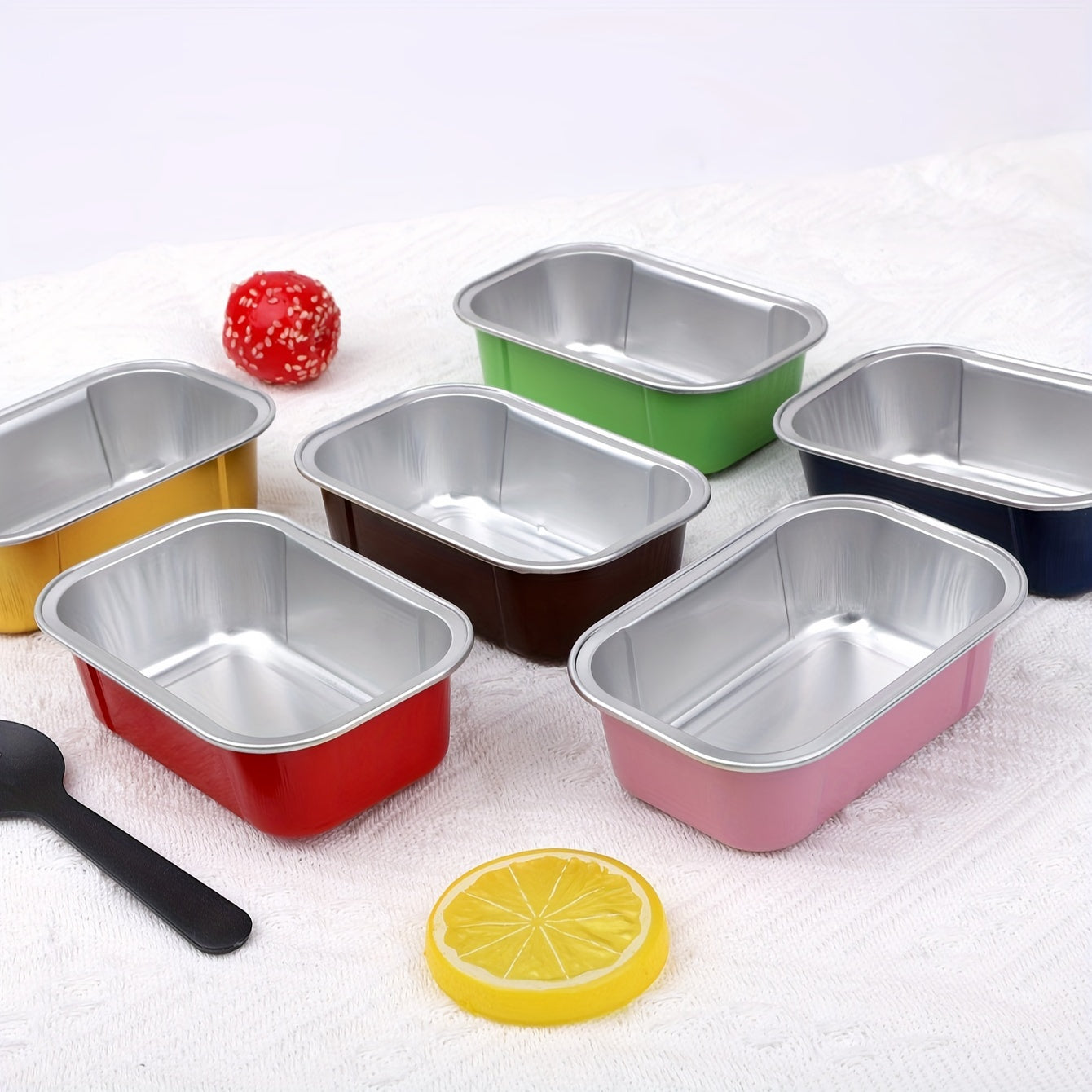 Pack de 20 copas mini cuadradas de aluminio coloridas para postres de 10.92x7.11 cm con tapas