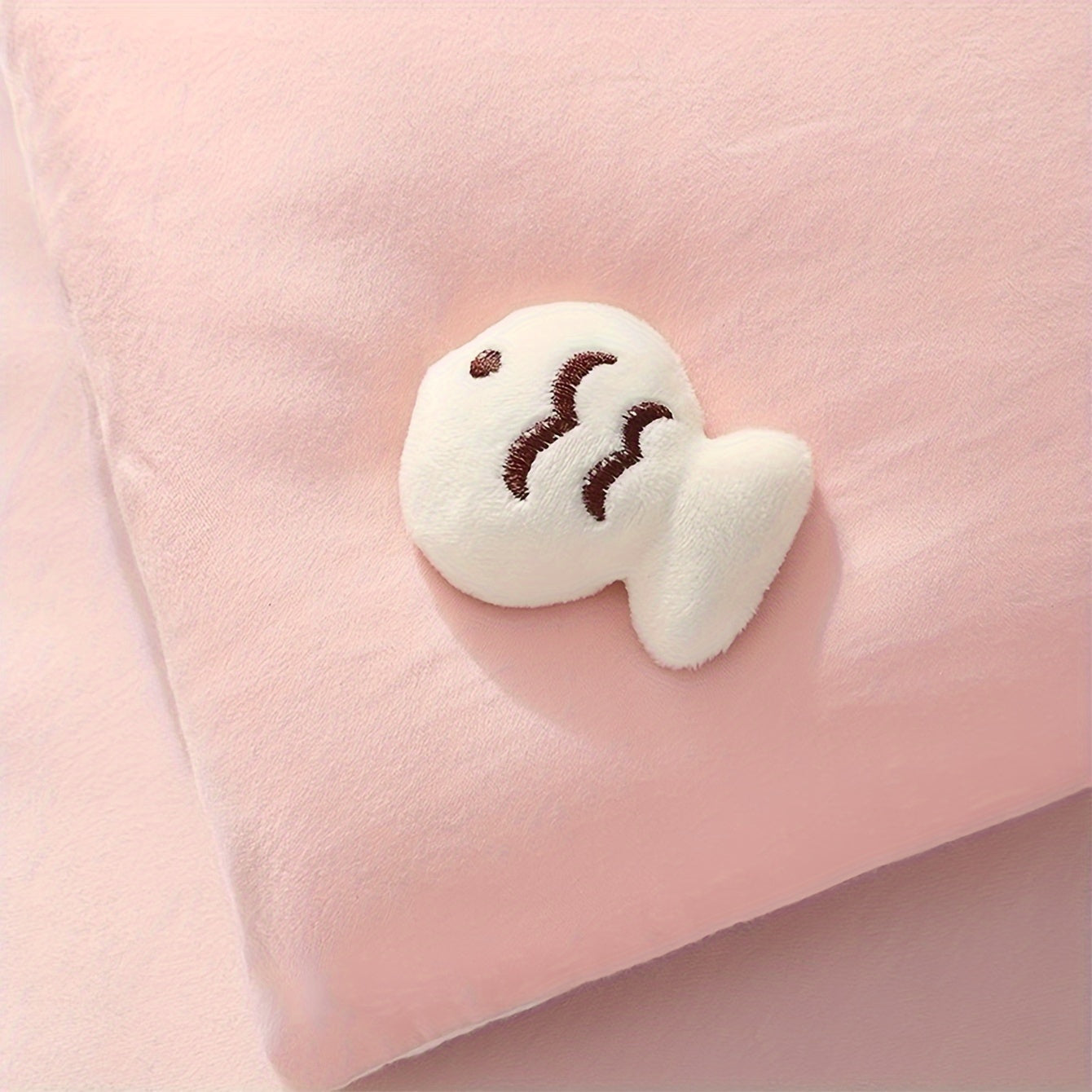 Set of 4 Non-Slip Bed Sheet Clips in Mixed Colors for Mattress Grip