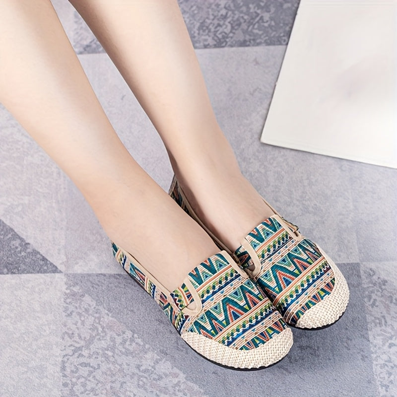 Ayollar uchun oson kiyiladigan sport poyabzali, nafas oladigan mato va rezina taglik bilan