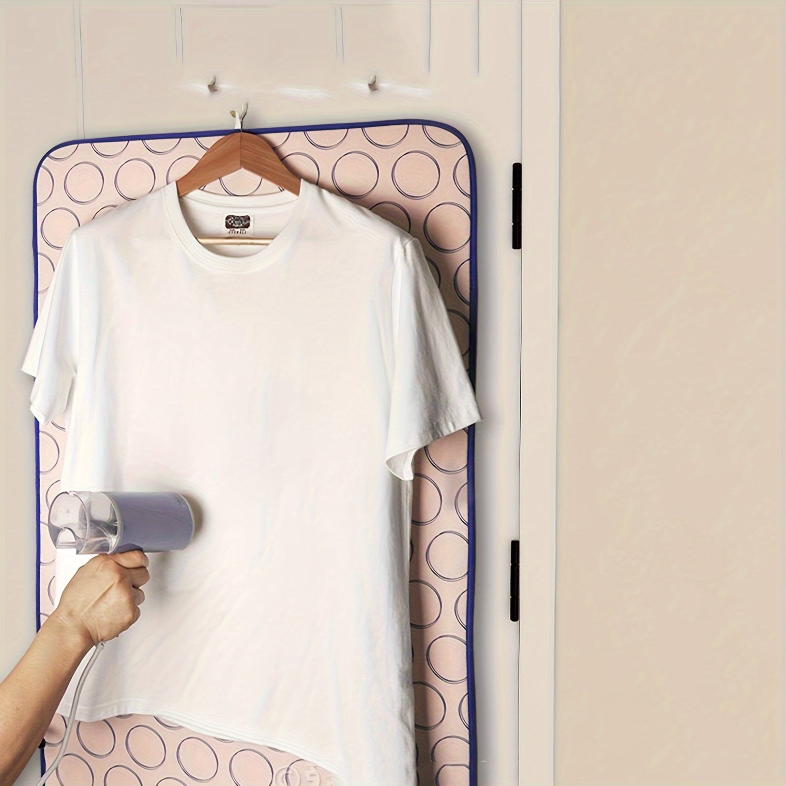 Portable Ironing Pad with 6 Layers of Protective Fabric, Concentric Circle Pattern, for Flat Surfaces