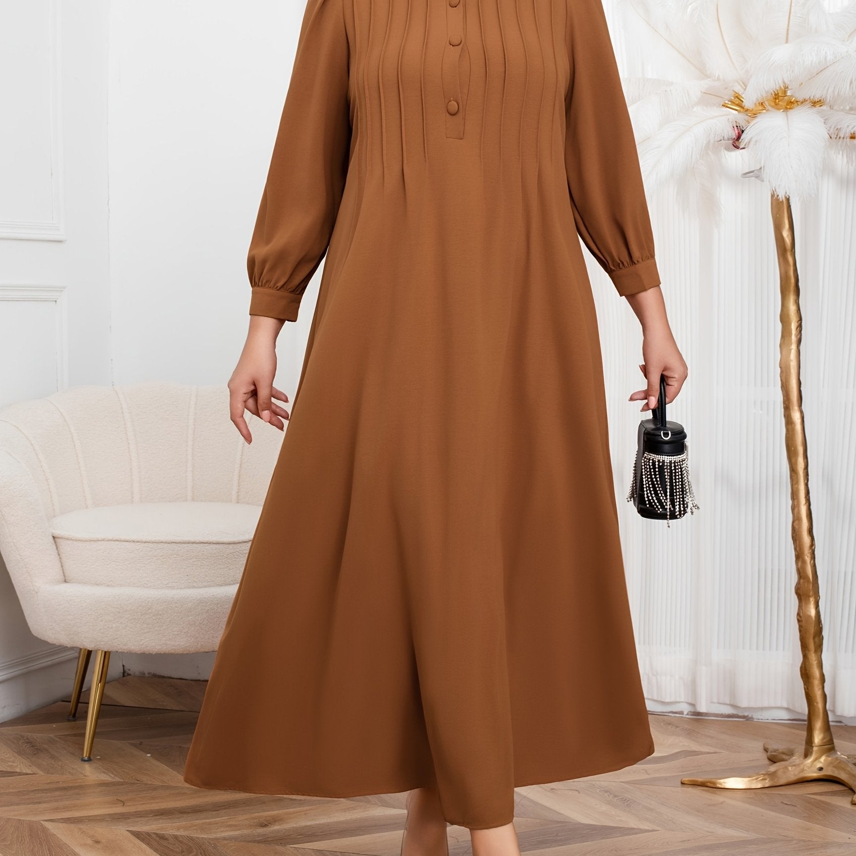 Plus o'lchamli uzun ko'ylak, jigarrang, erkin fit, oqimli, kuz-qish mavsumiga mos