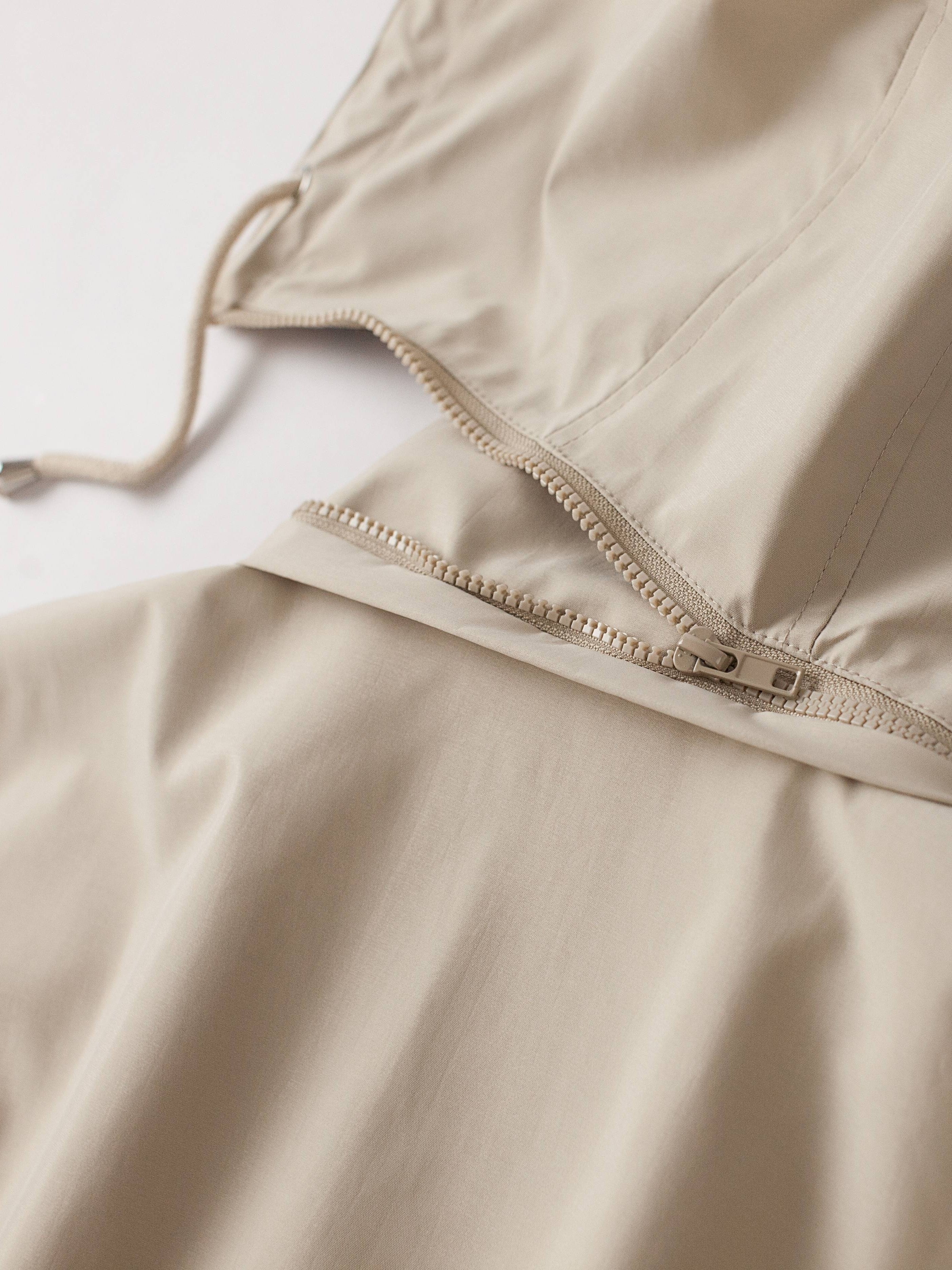 Women's Green Waterproof Raincoat with Hood and Pockets, Breathable Lightweight Windbreaker