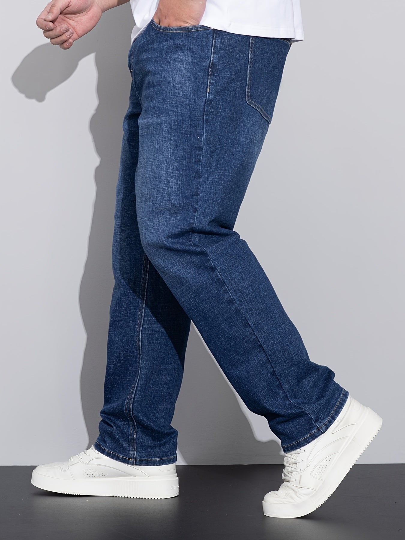 Erkaklar uchun plussiz o'lchamdagi paxta aralashgan jinsilar, oddiy moslashuv, qulay cho'ziladigan denim, bir rangda va yengil yuvilgan. Klassik 5 cho'ntak dizayni, mustahkam va namni so'radigan. O'smirlar uchun mos.