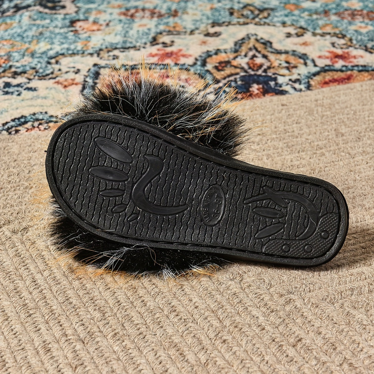 Ayollar uchun mo'ljallangan mo'rt faux junli slaydlar ichki choyshablar, sirpanmaydigan TPR, yozgi