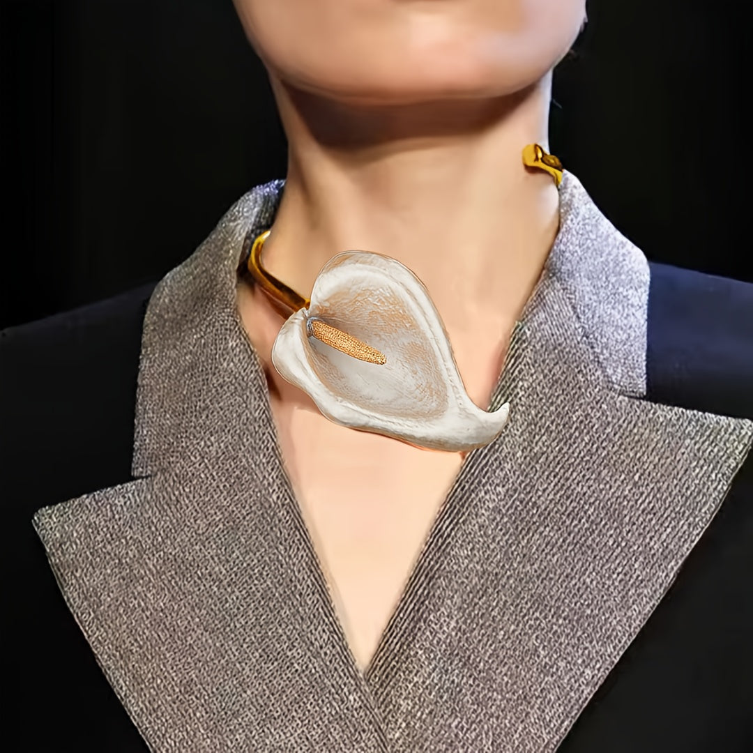 O'ziga xos vintage fransuz marjon, ortiqcha ot poyasi shaklidagi lotus gullari dizayni bilan, banketlar va ziyofatlarga qatnashadigan nafis ayollar uchun mukammal.