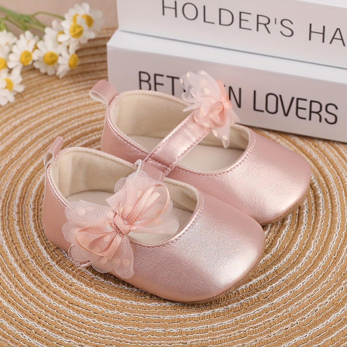 Bahor va kuzda yurishni o'rganishda yordam beradigan PU shabadasi bilan bog'langan Mary Jane chaqaloq qizlar uchun poyabzal va Sehrli lenta