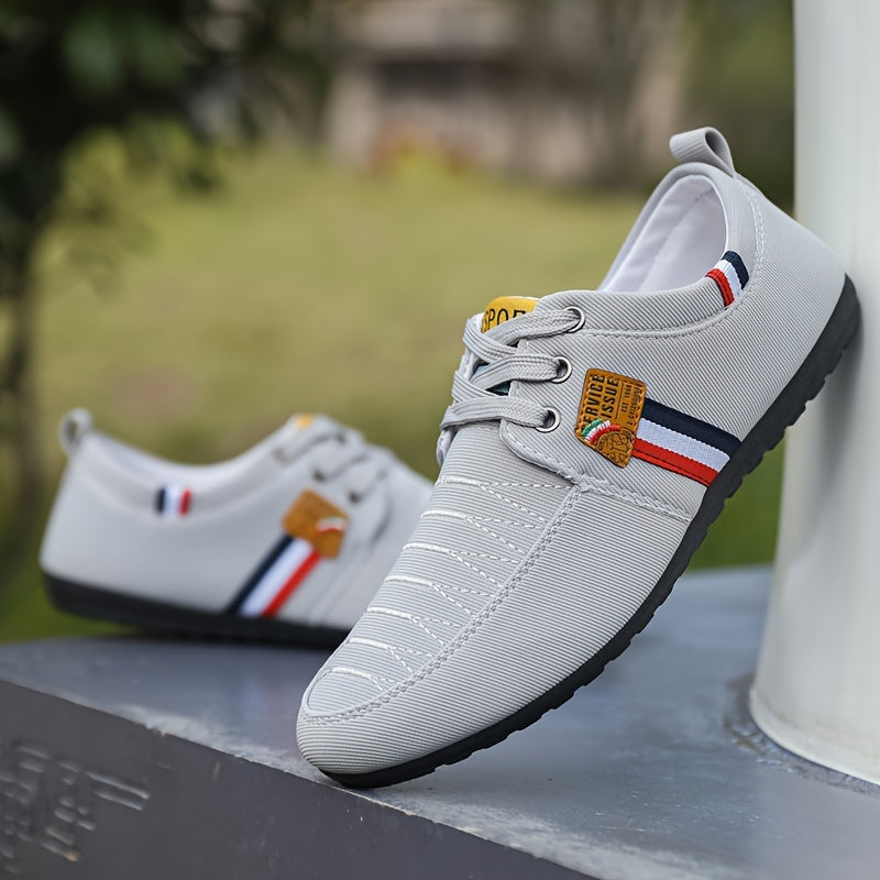 Katta o'lchamdagi erkaklar uchun mustahkam rangdagi biznes uslubidagi yurish poyafzallari, sirpanmaydigan shoelace dizayni va yumshoq, bardoshli taglik bilan.