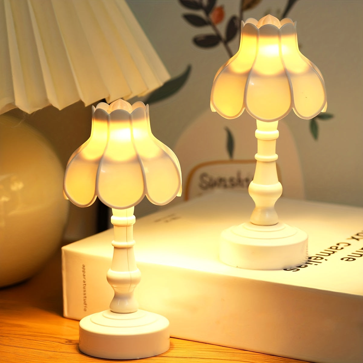 Flower-Shaped Mini Desk Lamp Night Light for Bedroom and Desktop Decor