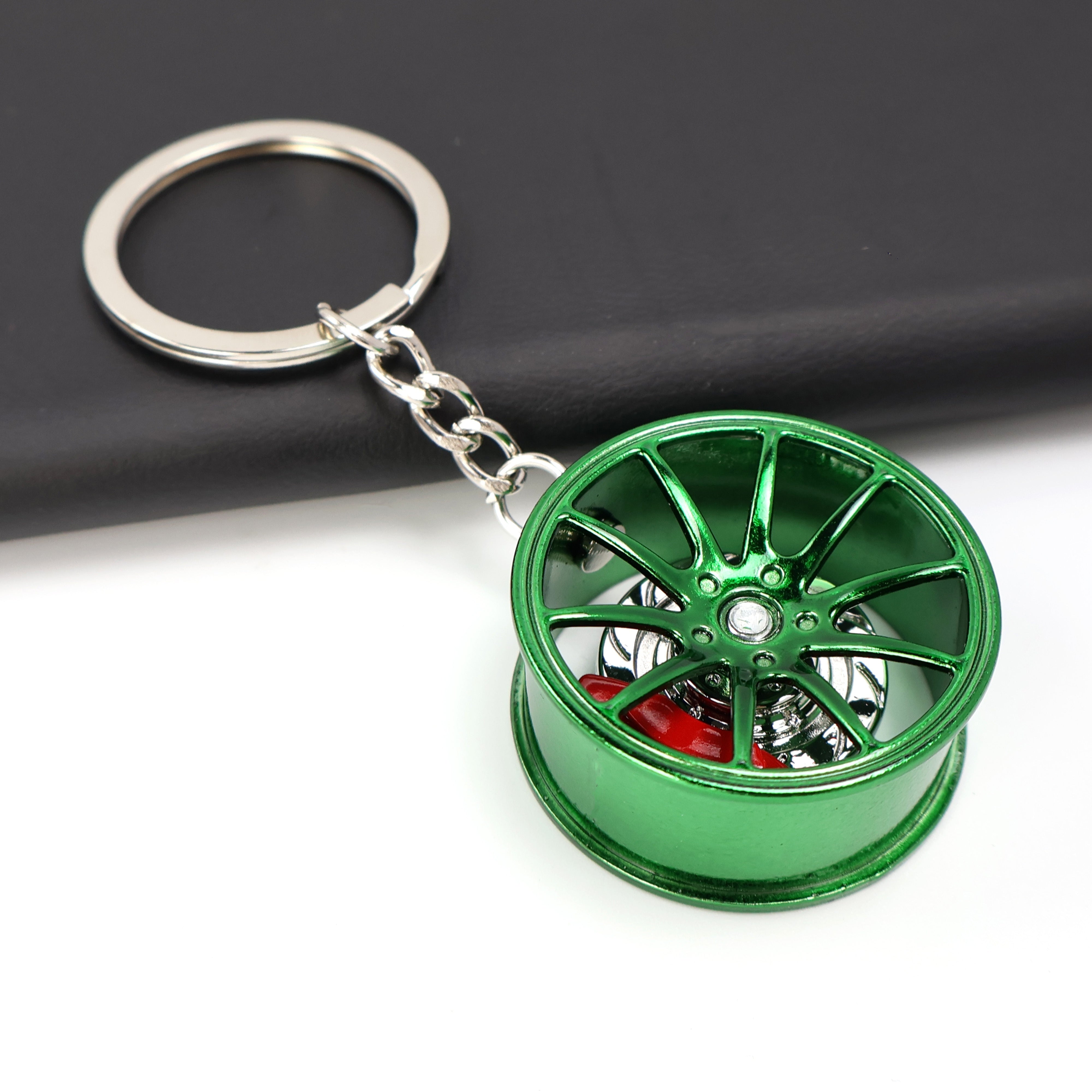 Car Enthusiasts 360° Rotating Car Keychain Pendant Creative Gift Set