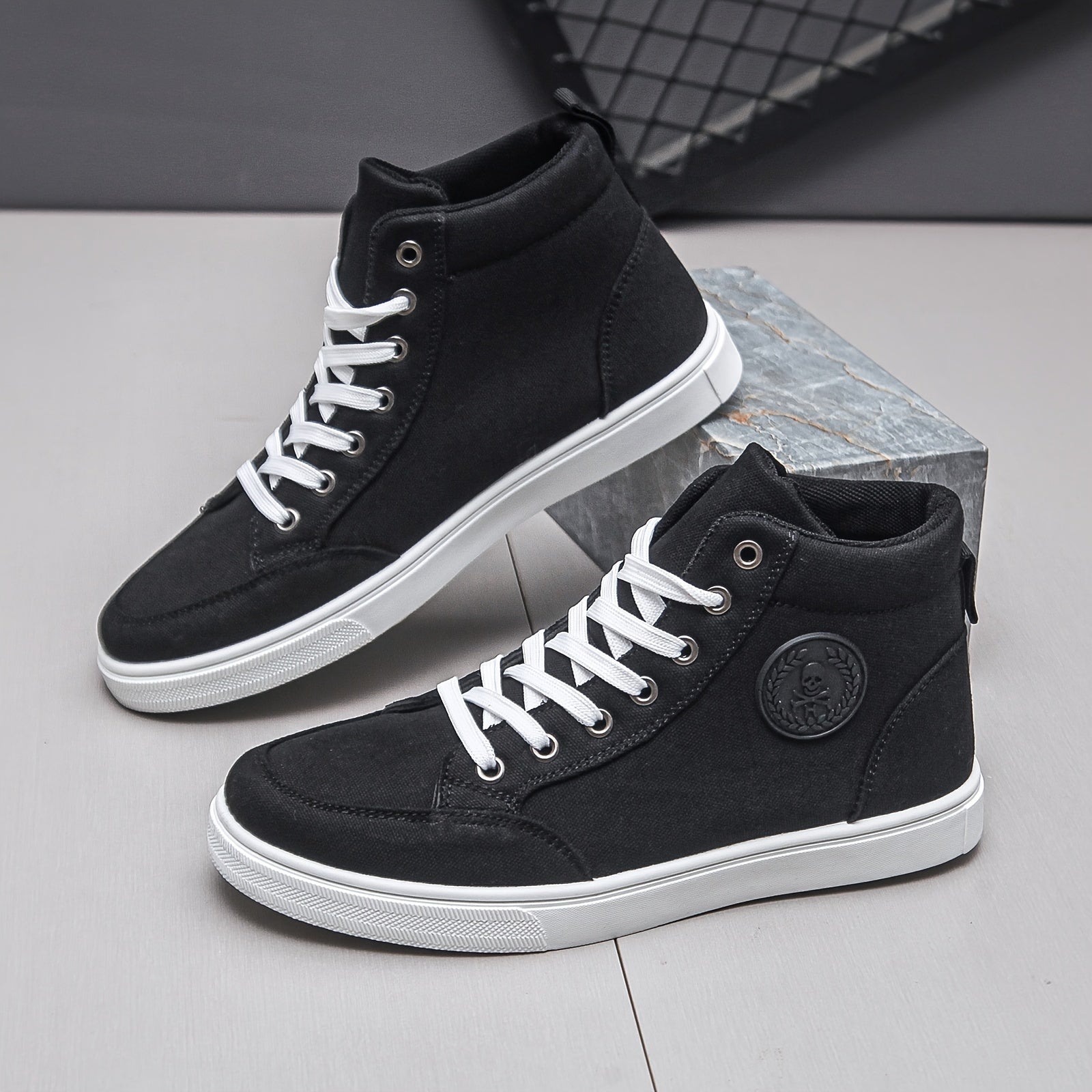 Мужские повседневные кроссовки дышащие на шнуровке противоскользящие на ПВХ подошве низкий ход