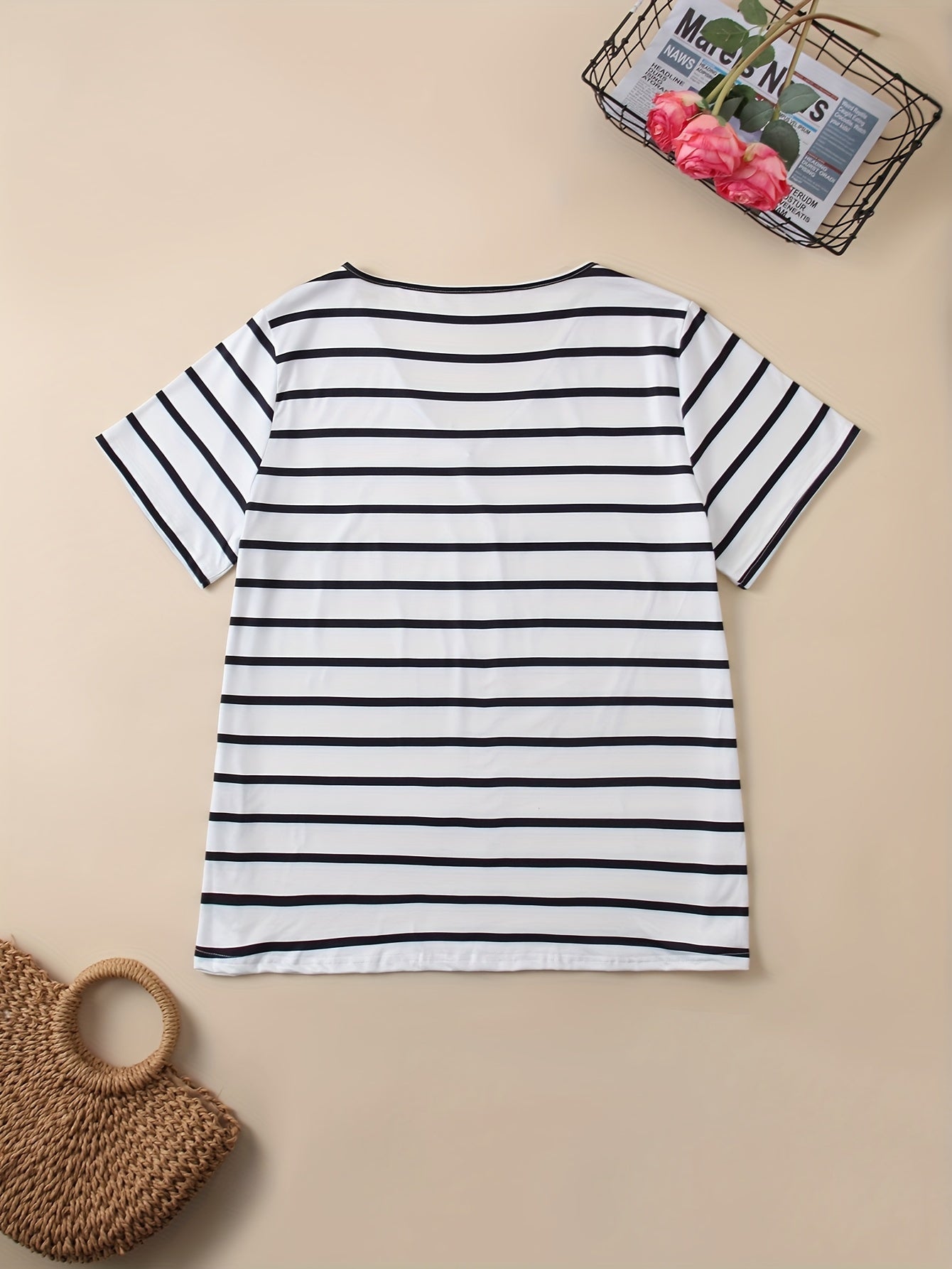 Women's Plus Size Striped V-Neck T-Shirt with Random Print Short Sleeve Casual Top