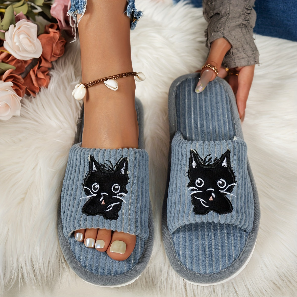 Ayollar uchun mushuk tasviri bilan yopiladigan yopiladigan ichki poyabzal, ochiq barmoqli yumshoq mato ichki poyabzal