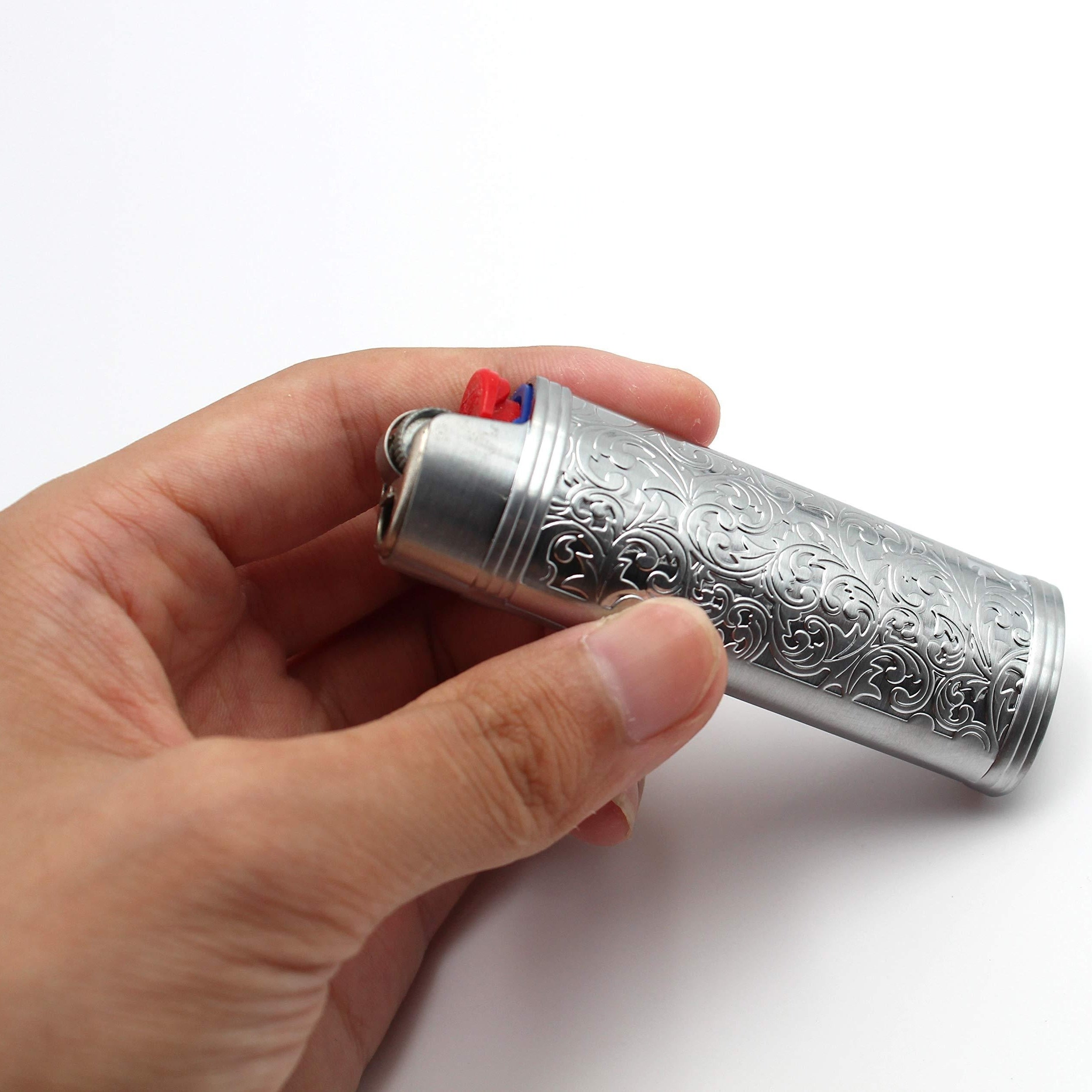 Vintage gulzorli metall yong‘in qutisi BIC J6 va sayohat uchun