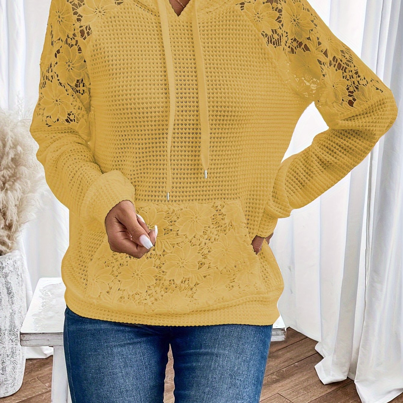 Тёплый свитшот для женщин больших размеров с кружевной вставкой и лоскутным дизайном