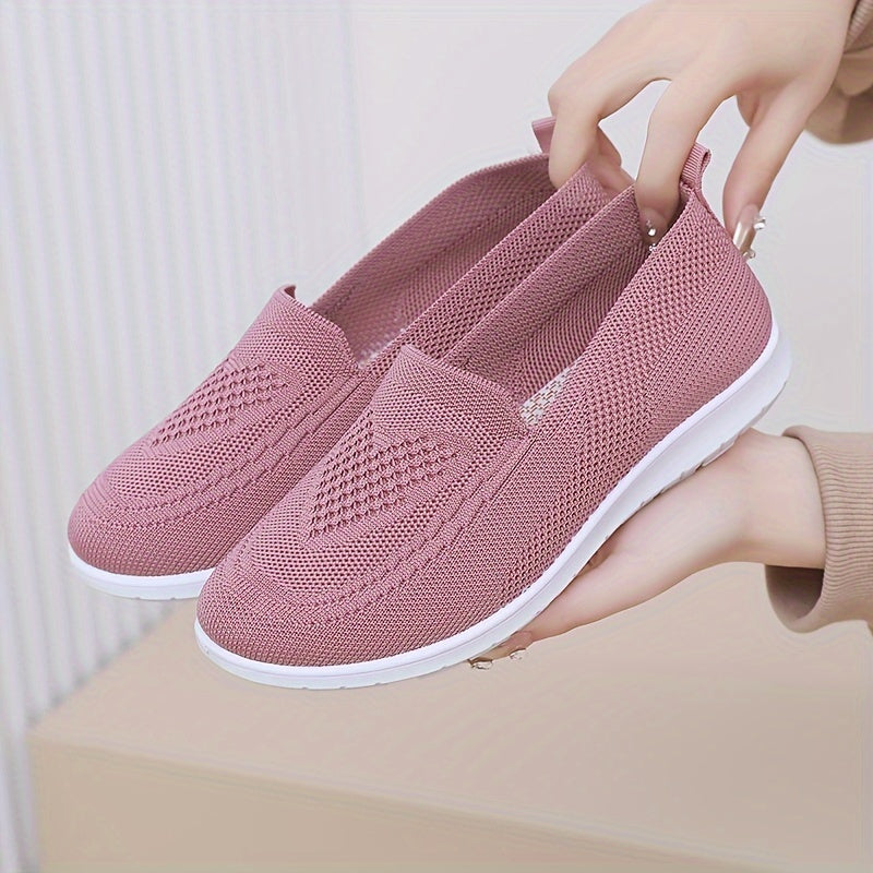 Ayollar uchun slip-on krossovkalari yengil va nafas oladigan, PVC taglik va mato astar bilan. Har mavsum uchun mukammal, bir nechta ranglarda mavjud.