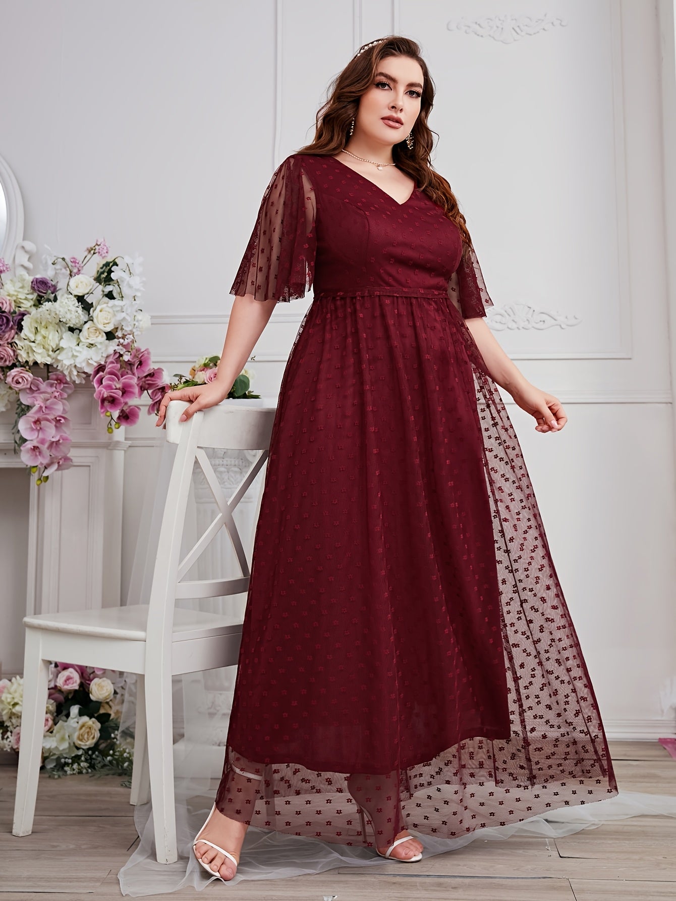 Plus Size Women's Elegant Lace Maxi Dress with Contrast Details