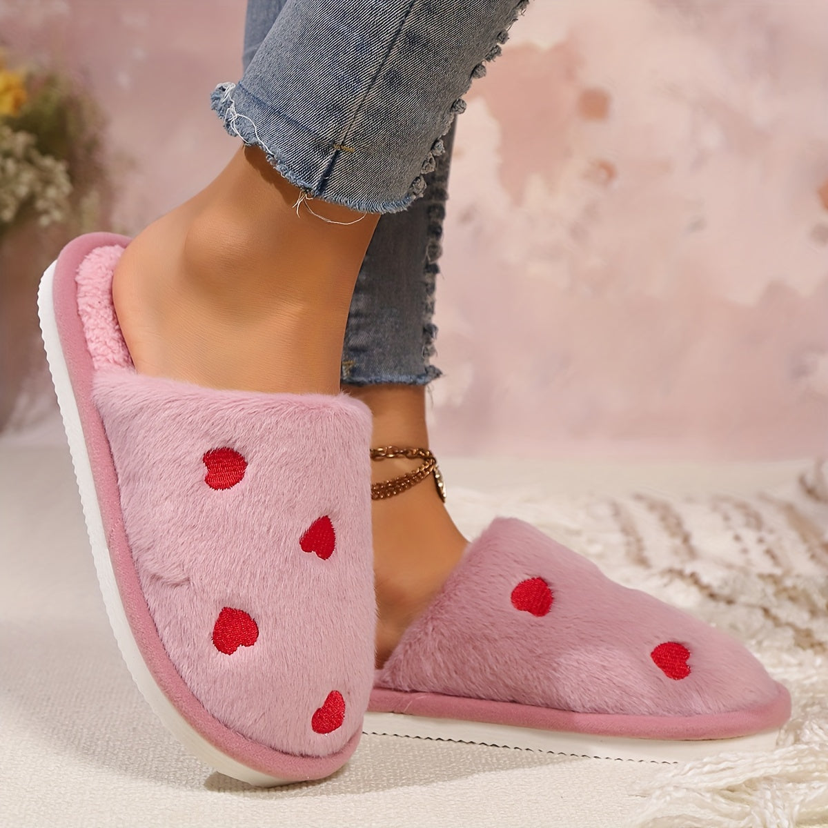 Zapatillas de invierno para mujer con patrón de corazones suela antideslizante de EVA cómodas y cálidas para interior y exterior negro blanco rosa