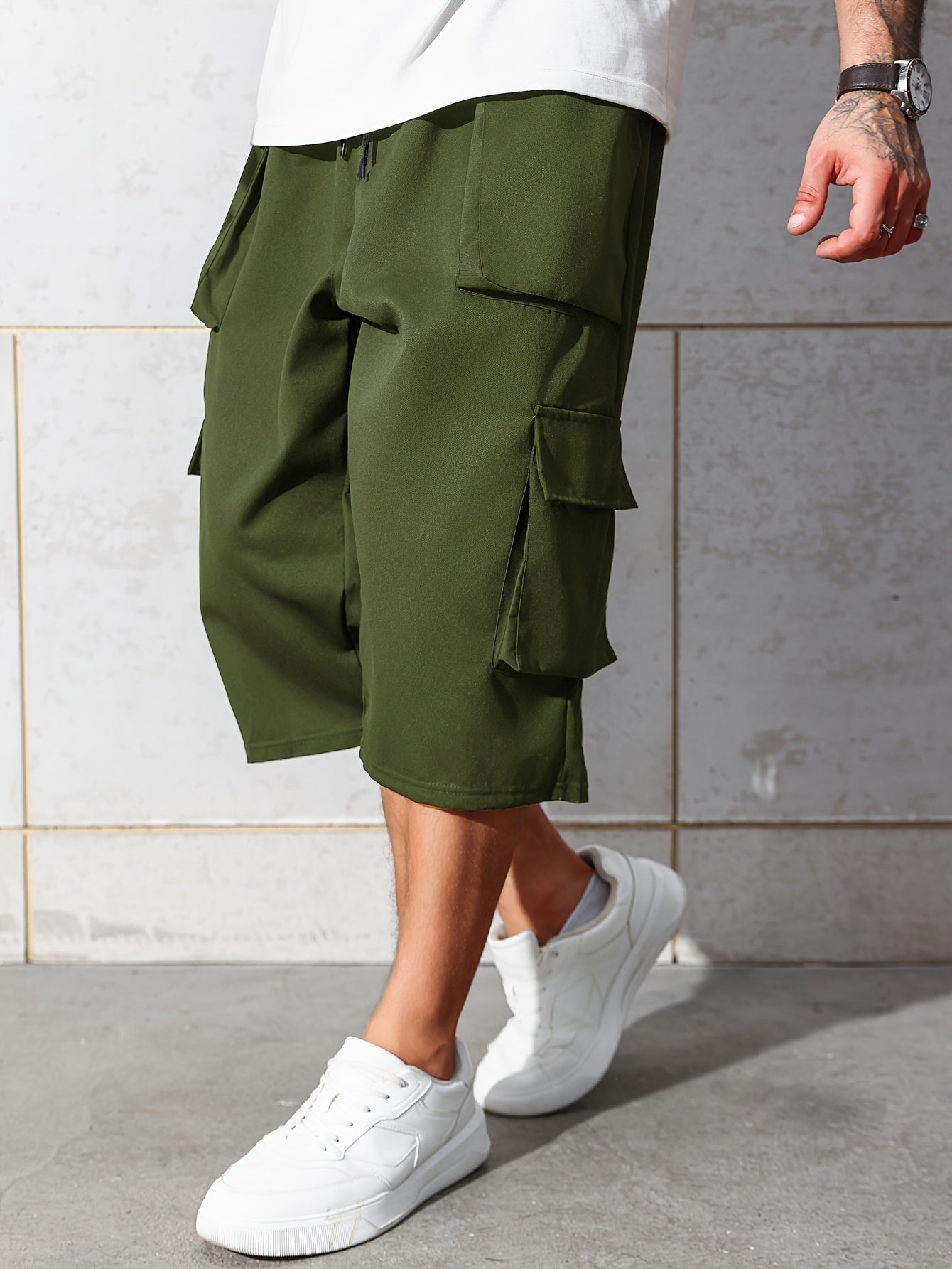 Pantalones cargo de talla grande para hombre de corte relajado hasta la rodilla con múltiples bolsillos y cintura con cordón